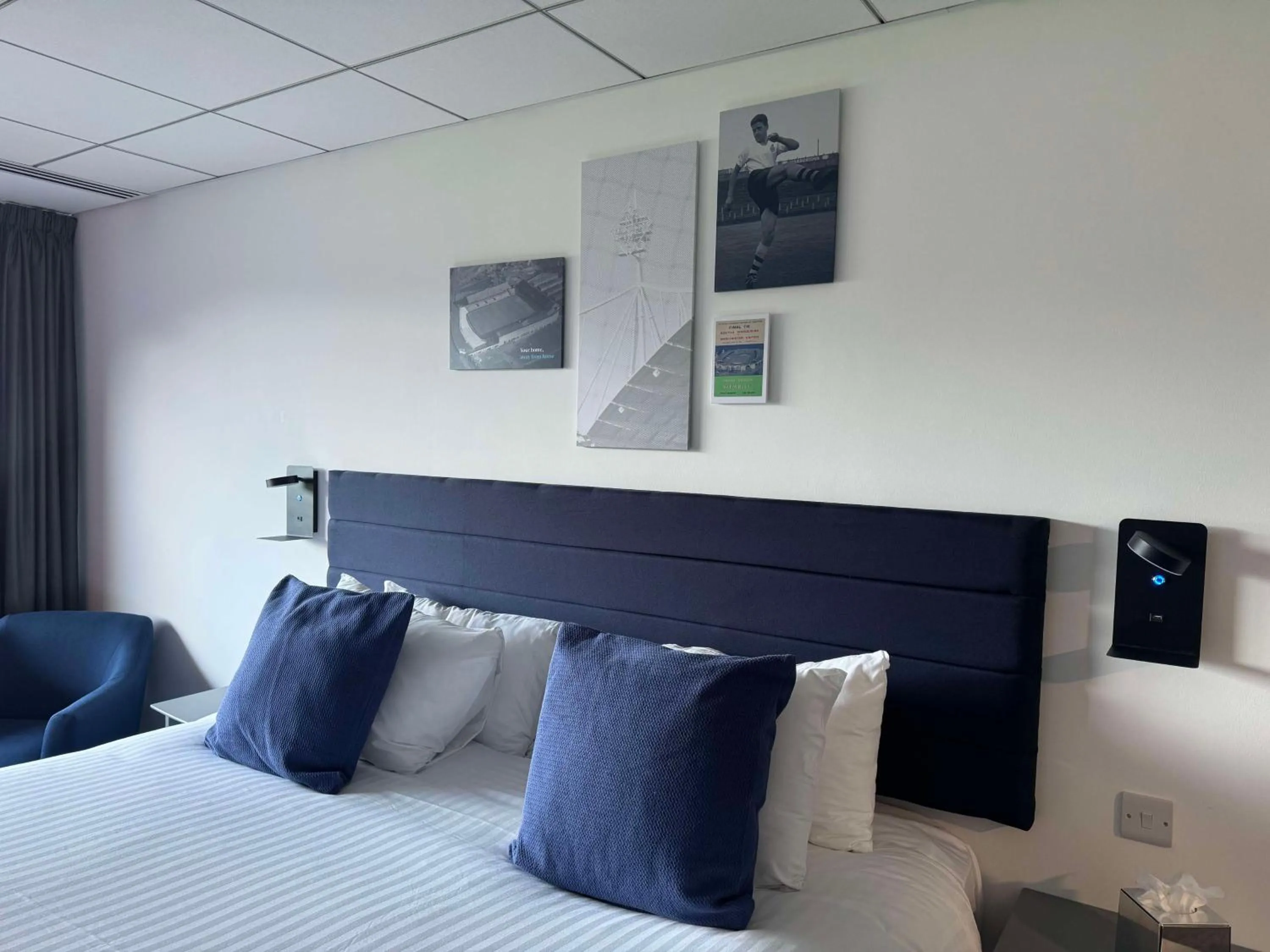 Bedroom, Bed in The Bolton Stadium Hotel, a member of Radisson Individuals
