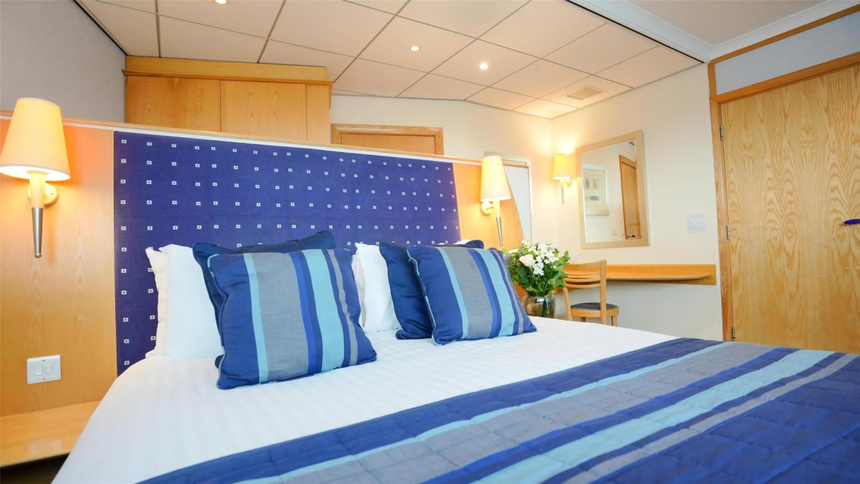 Photo of the whole room, Bed in The Bolton Stadium Hotel, a member of Radisson Individuals