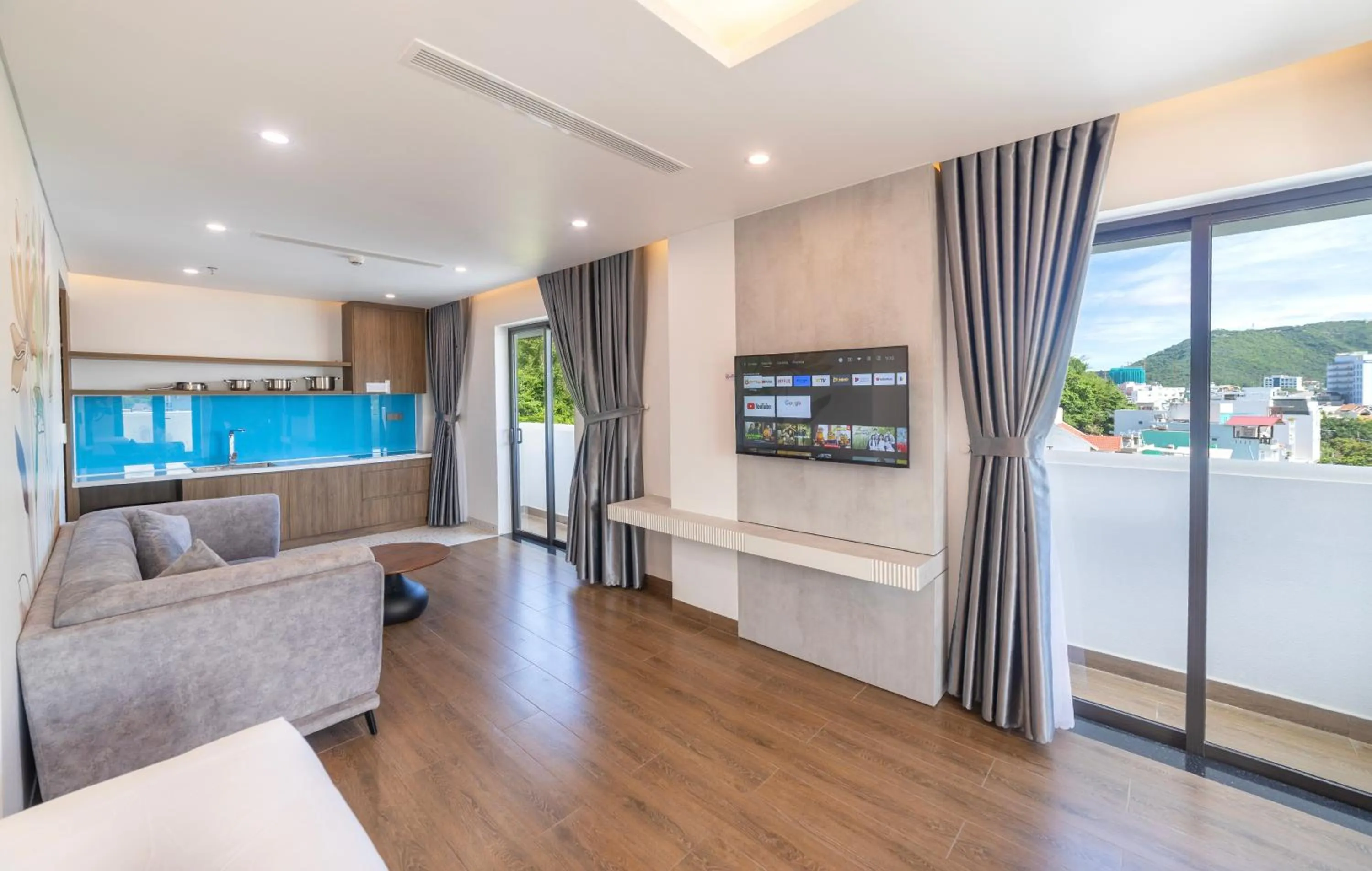 TV and multimedia in Green LP Hotel & Apartment