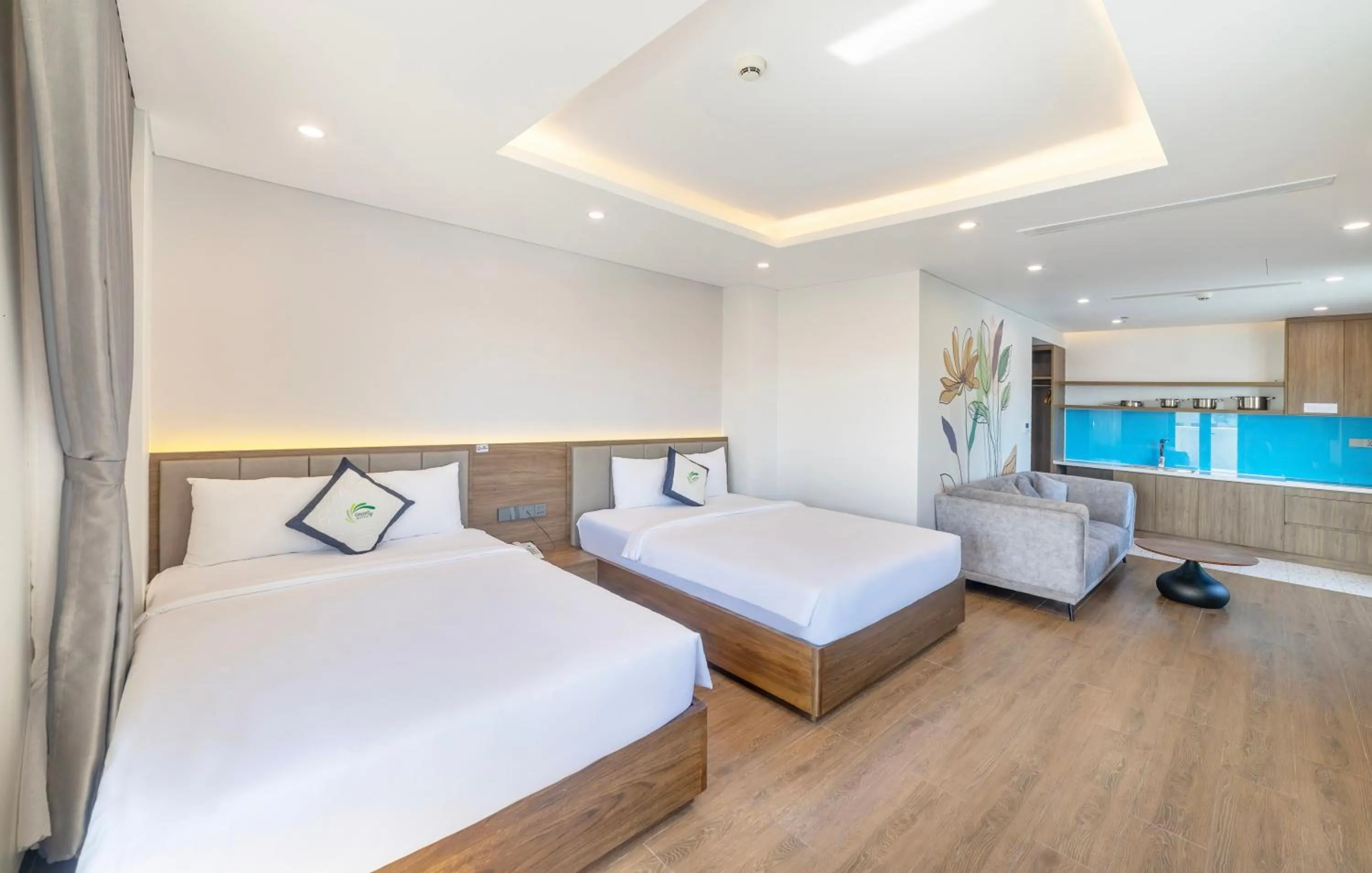 Kitchen or kitchenette, Bed in Green LP Hotel & Apartment