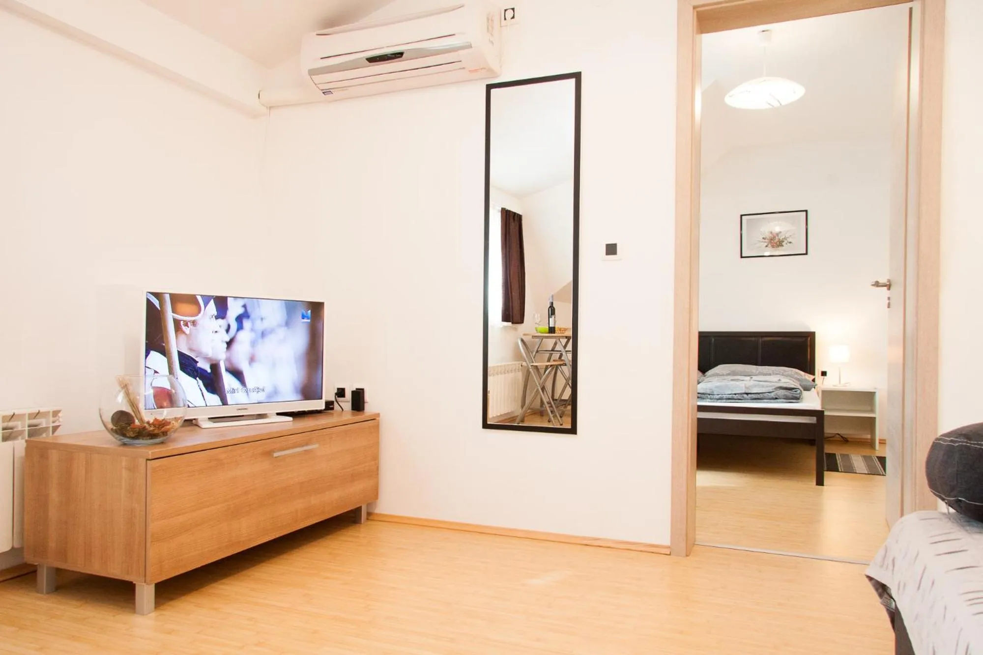 TV and multimedia, Bed in Rooms Garden Zagreb Airport