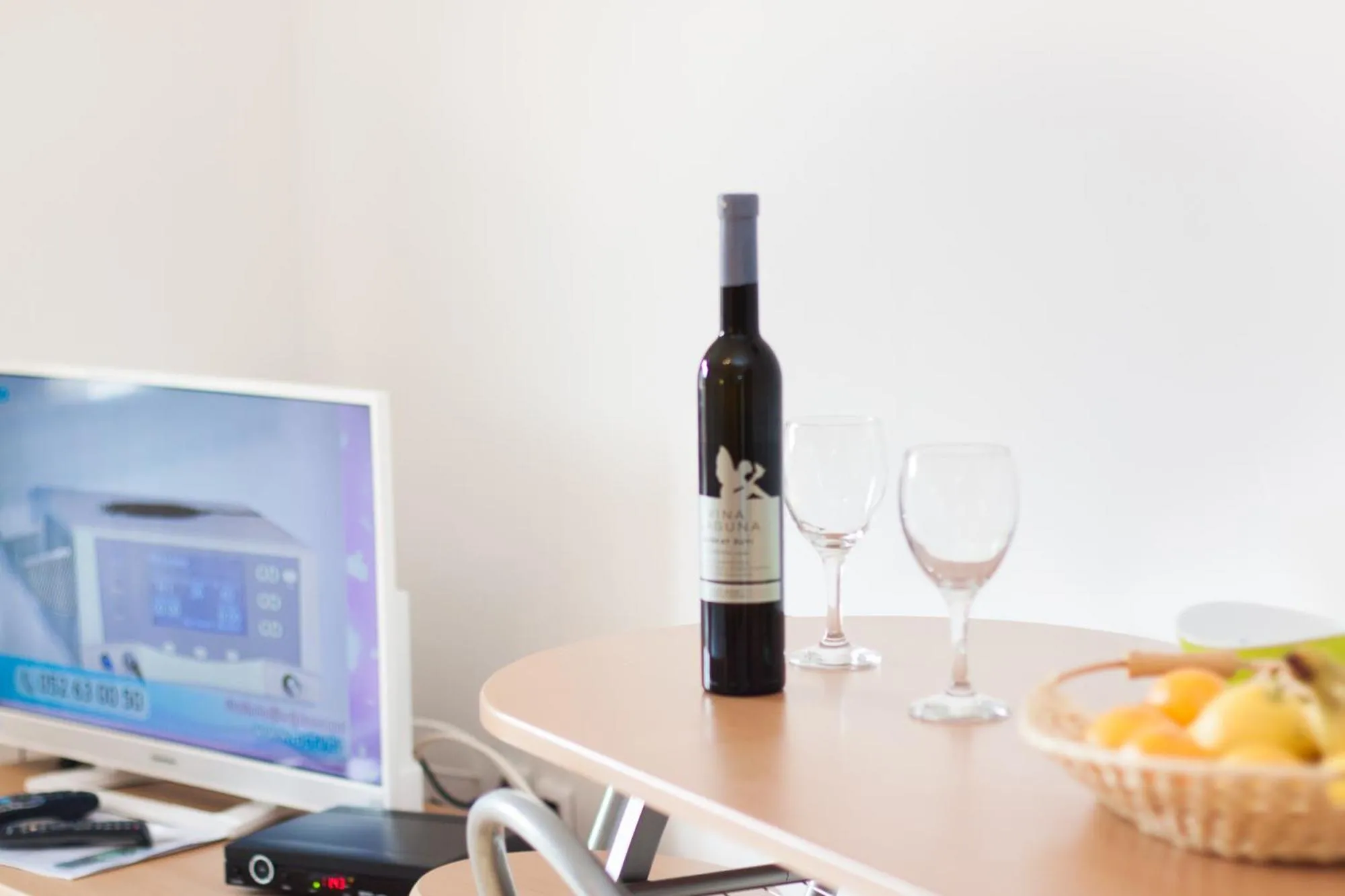 TV and multimedia in Rooms Garden Zagreb Airport