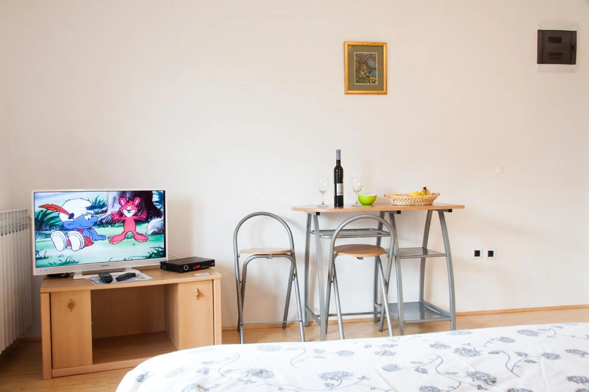 TV and multimedia in Rooms Garden Zagreb Airport