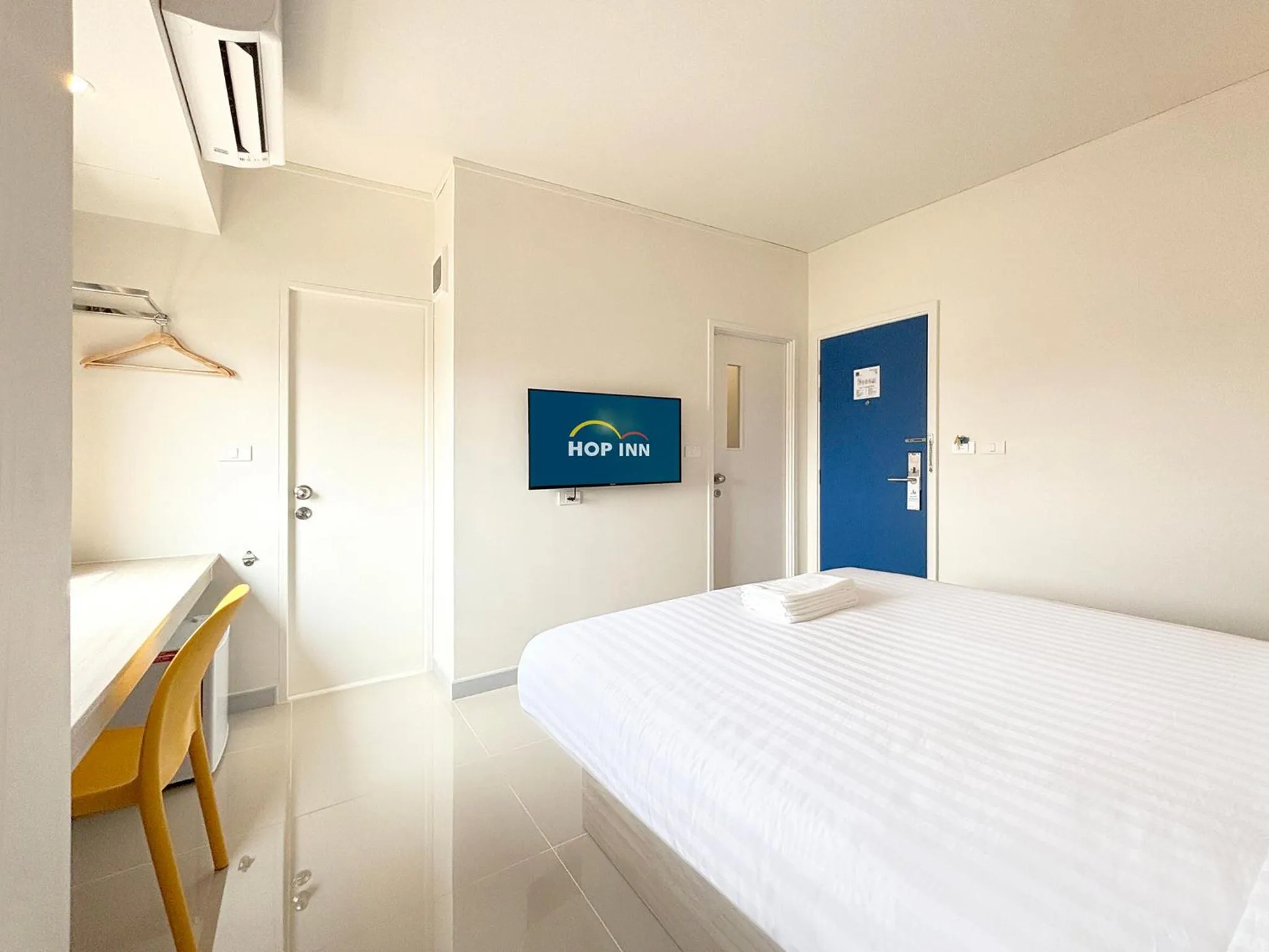 Bed in HOP INN Suphanburi