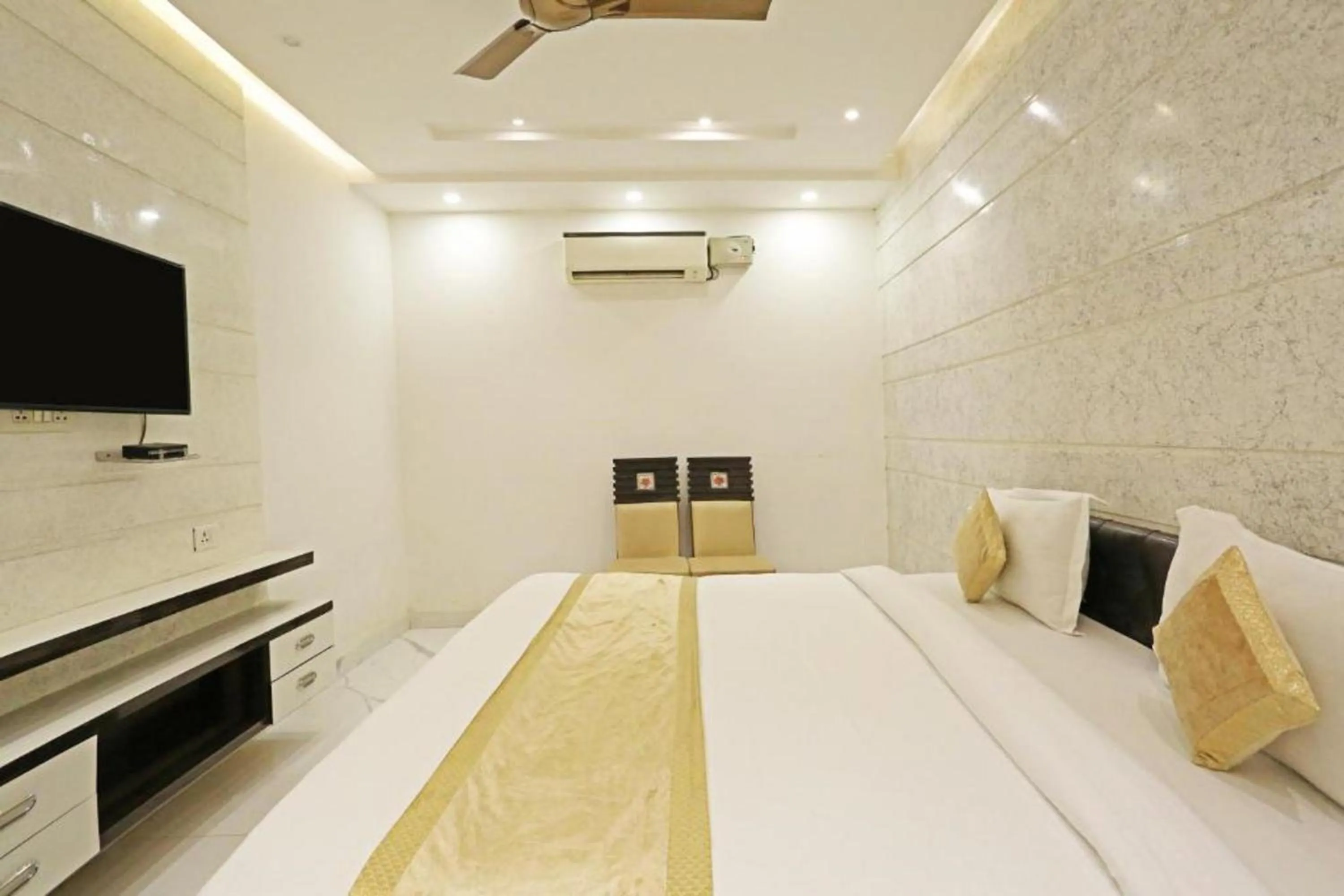 Communal lounge/ TV room in HOTEL MGM RESIDENCY