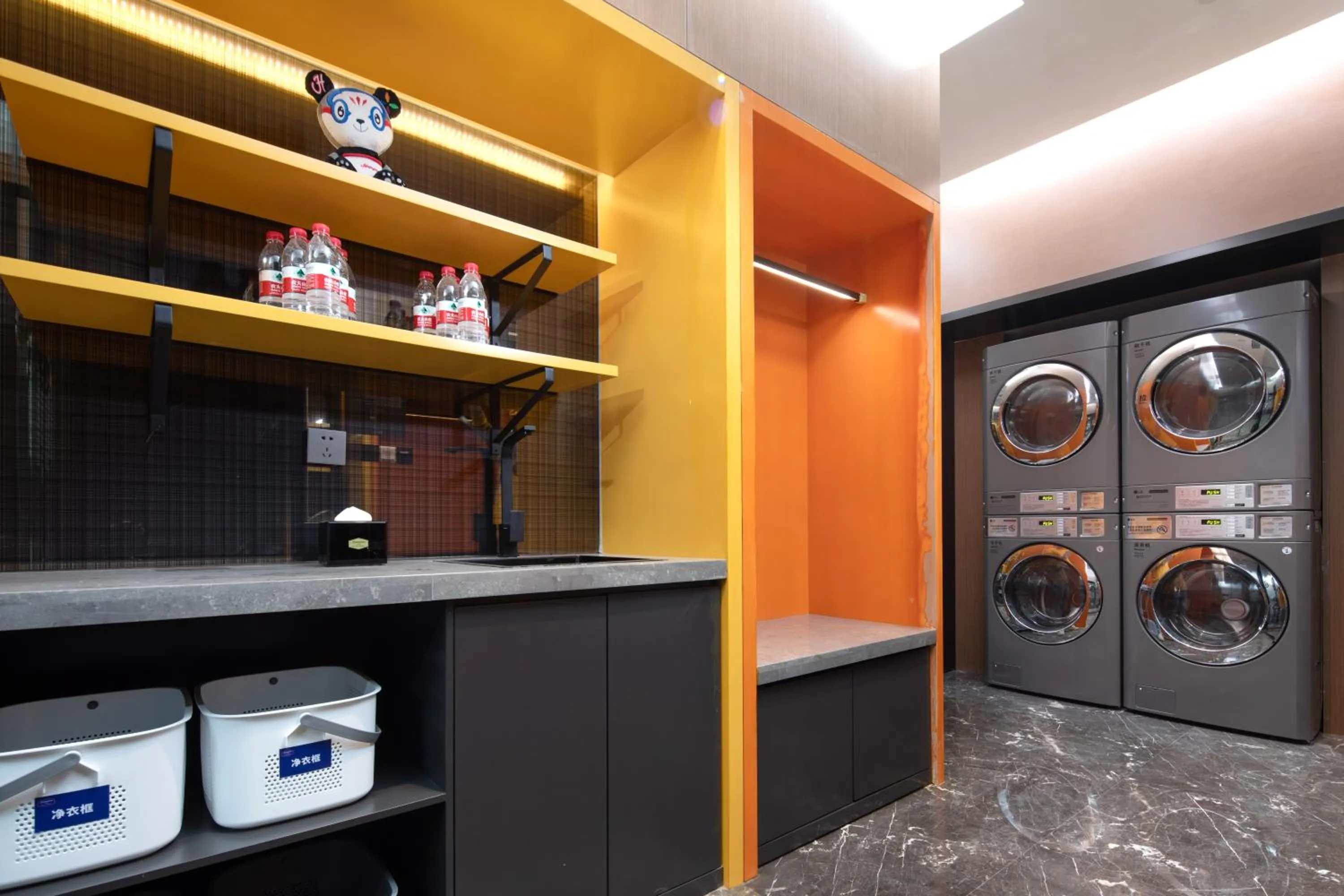 washing machine in Hampton by Hilton Guigang