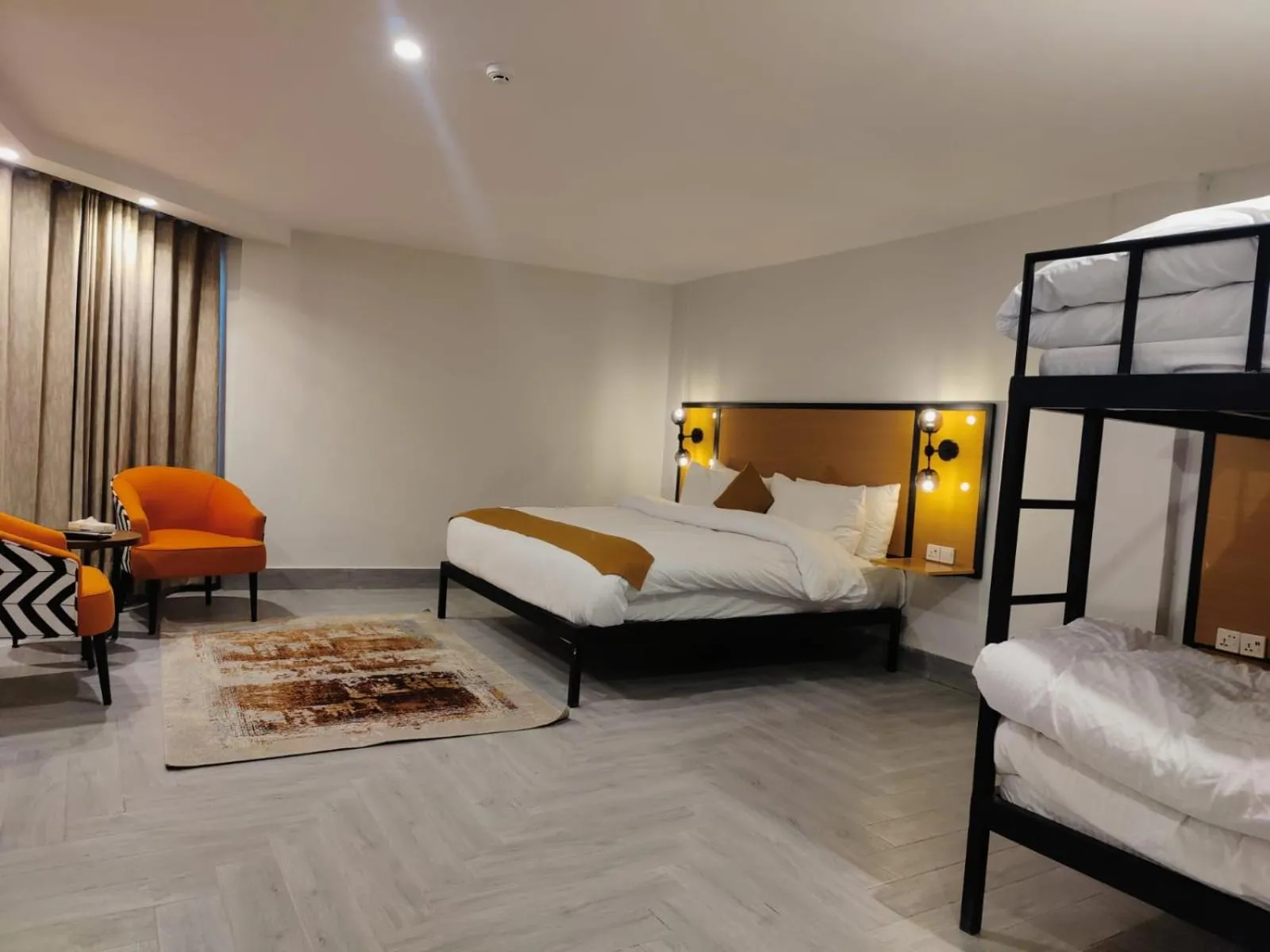 Photo of the whole room, Bed in Sky Lodge Hotel