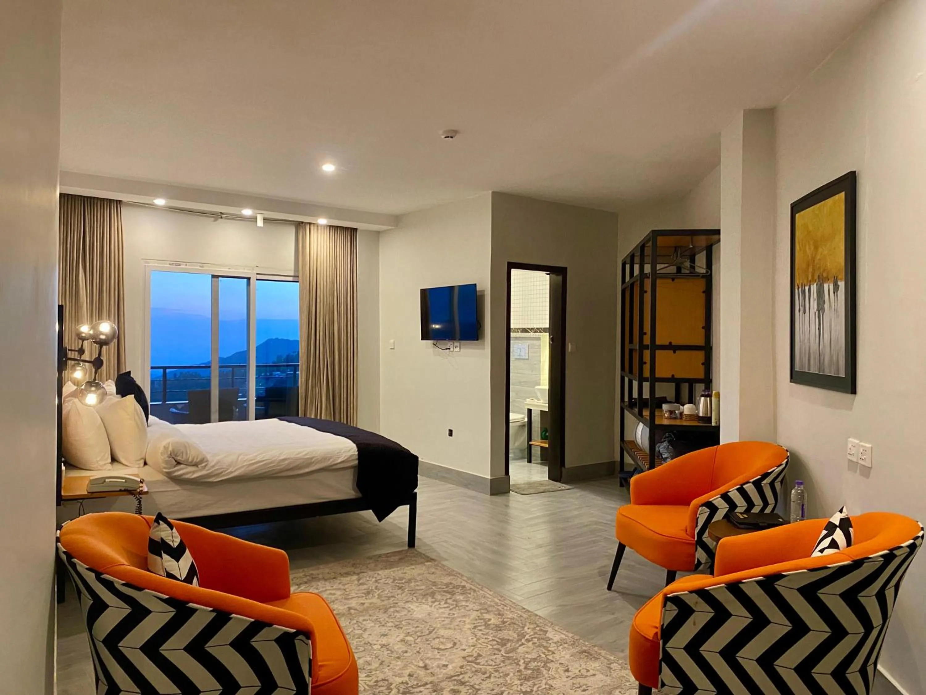 Photo of the whole room, Bed in Sky Lodge Hotel