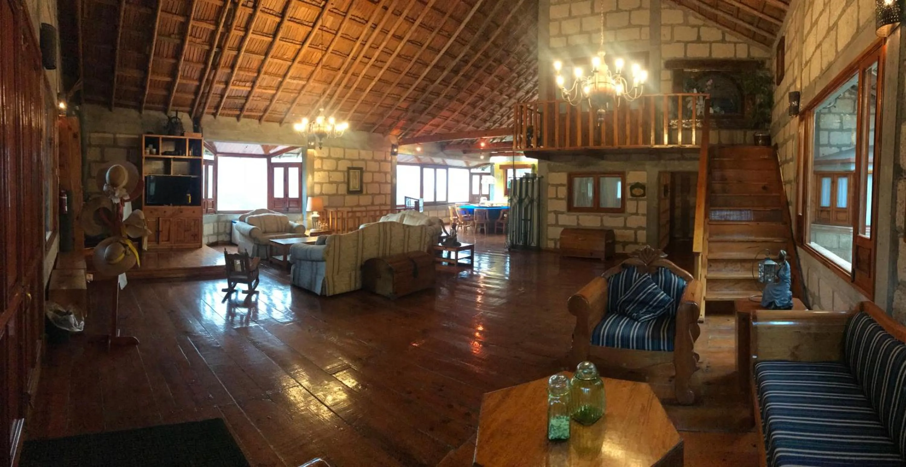 Lobby or reception in Cabañas 5 Pinos