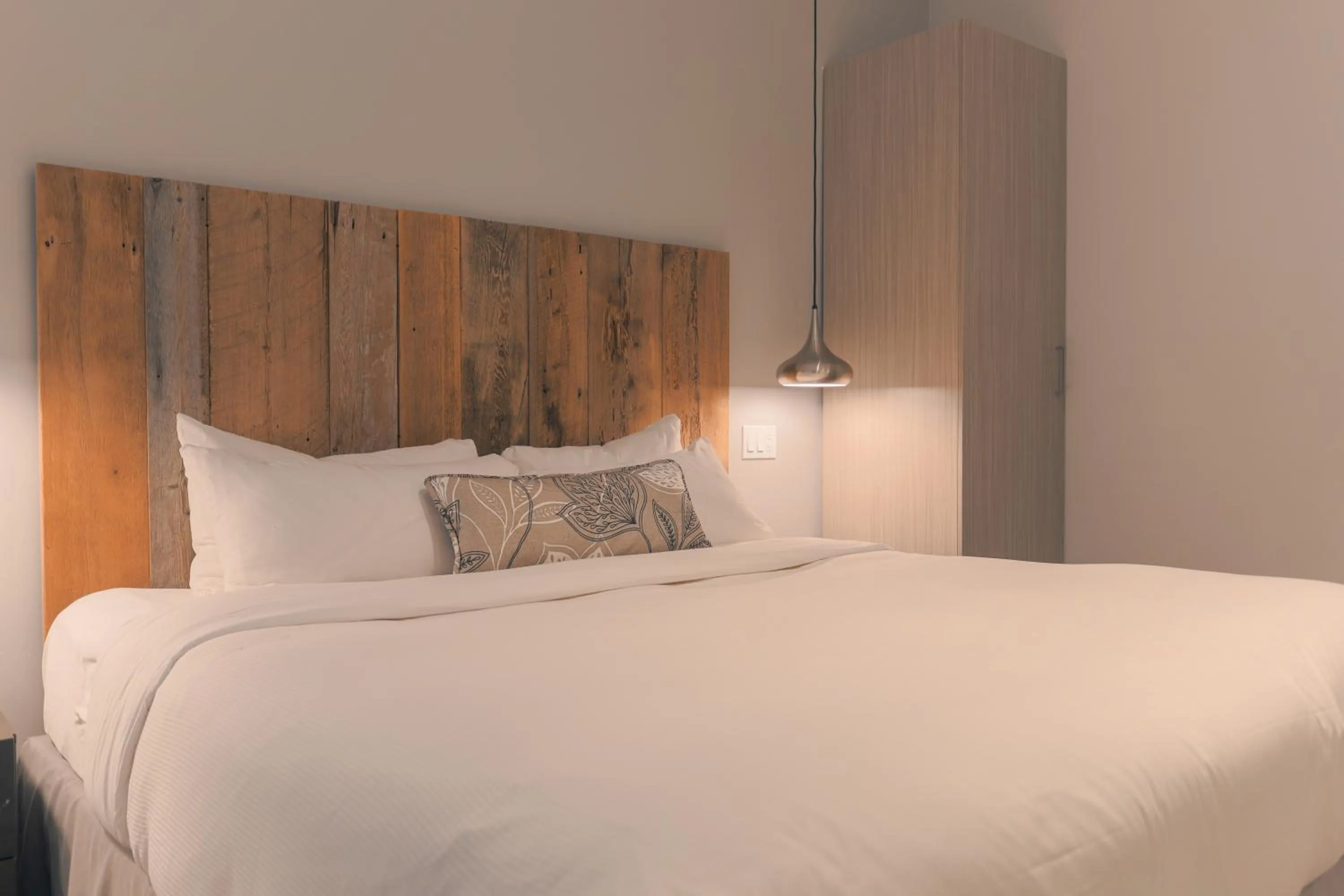 Bed in Hotel Lac Brome