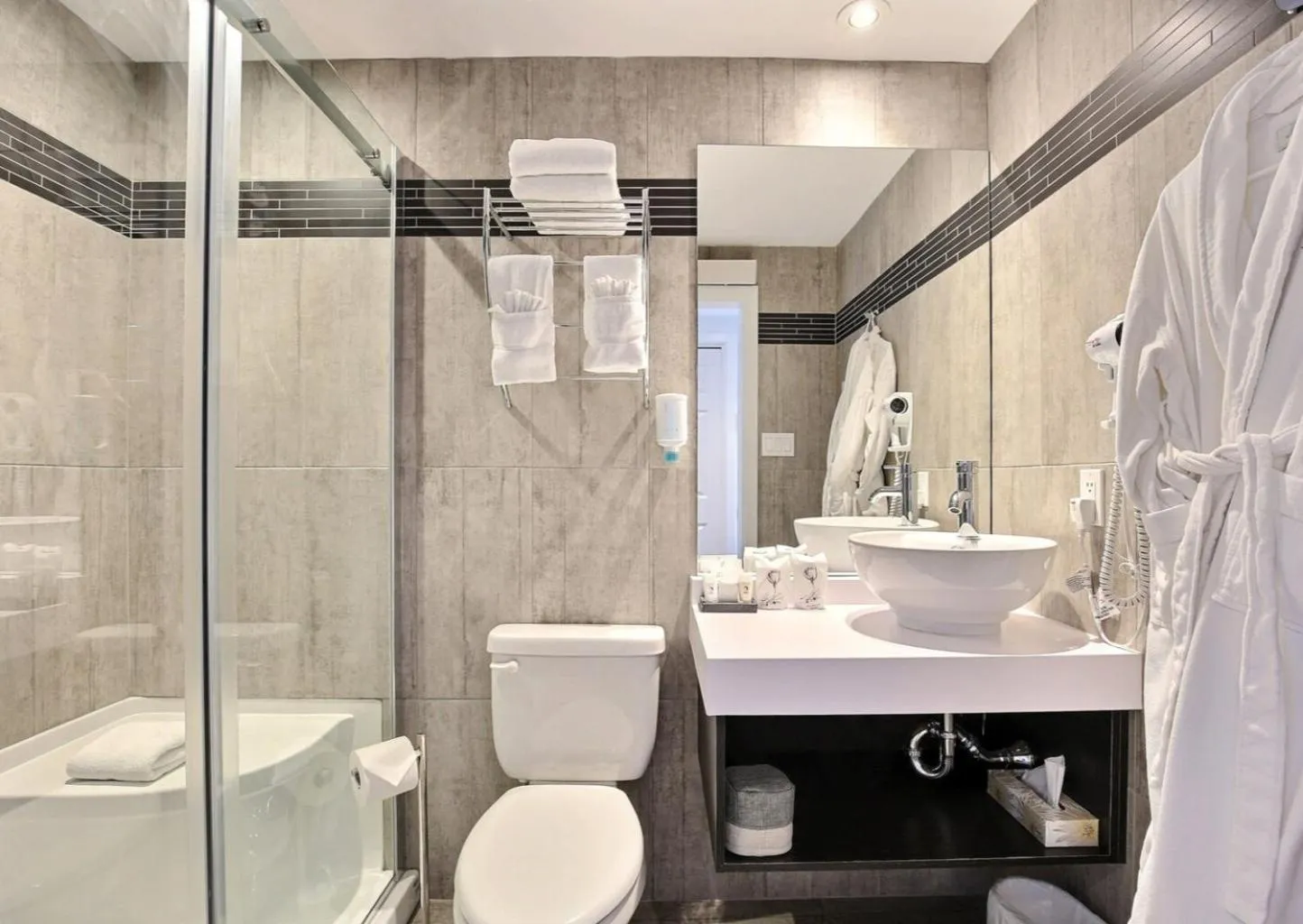 Shower in Hotel Lac Brome