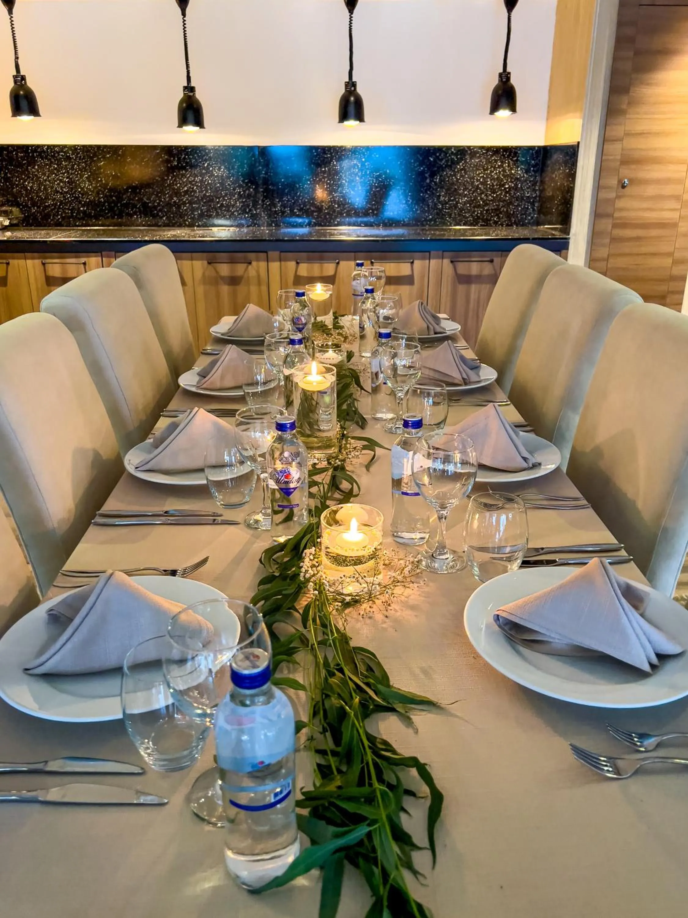 Restaurant/places to eat in Sera Lake Center Hotel