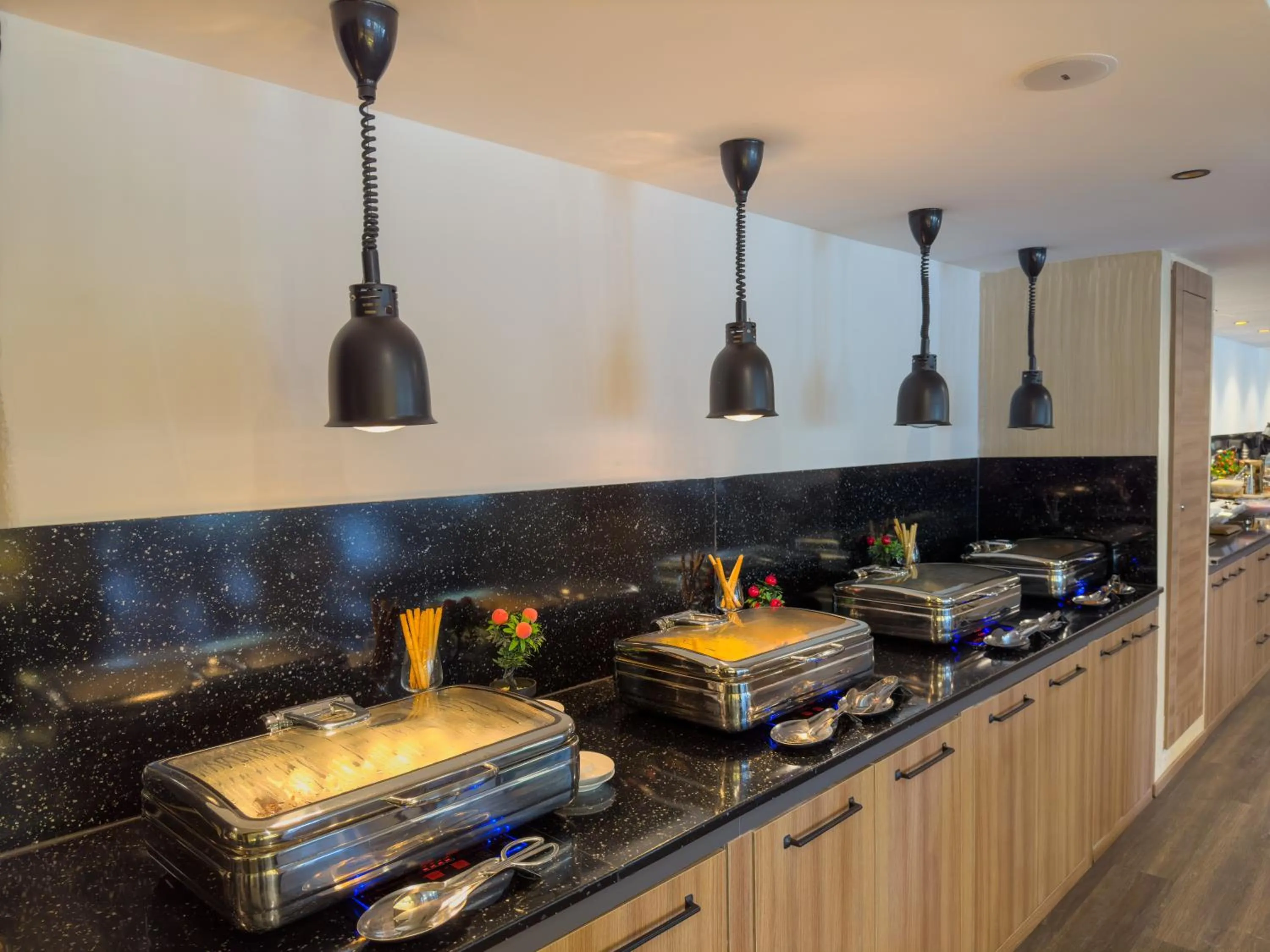 Restaurant/places to eat in Sera Lake Center Hotel