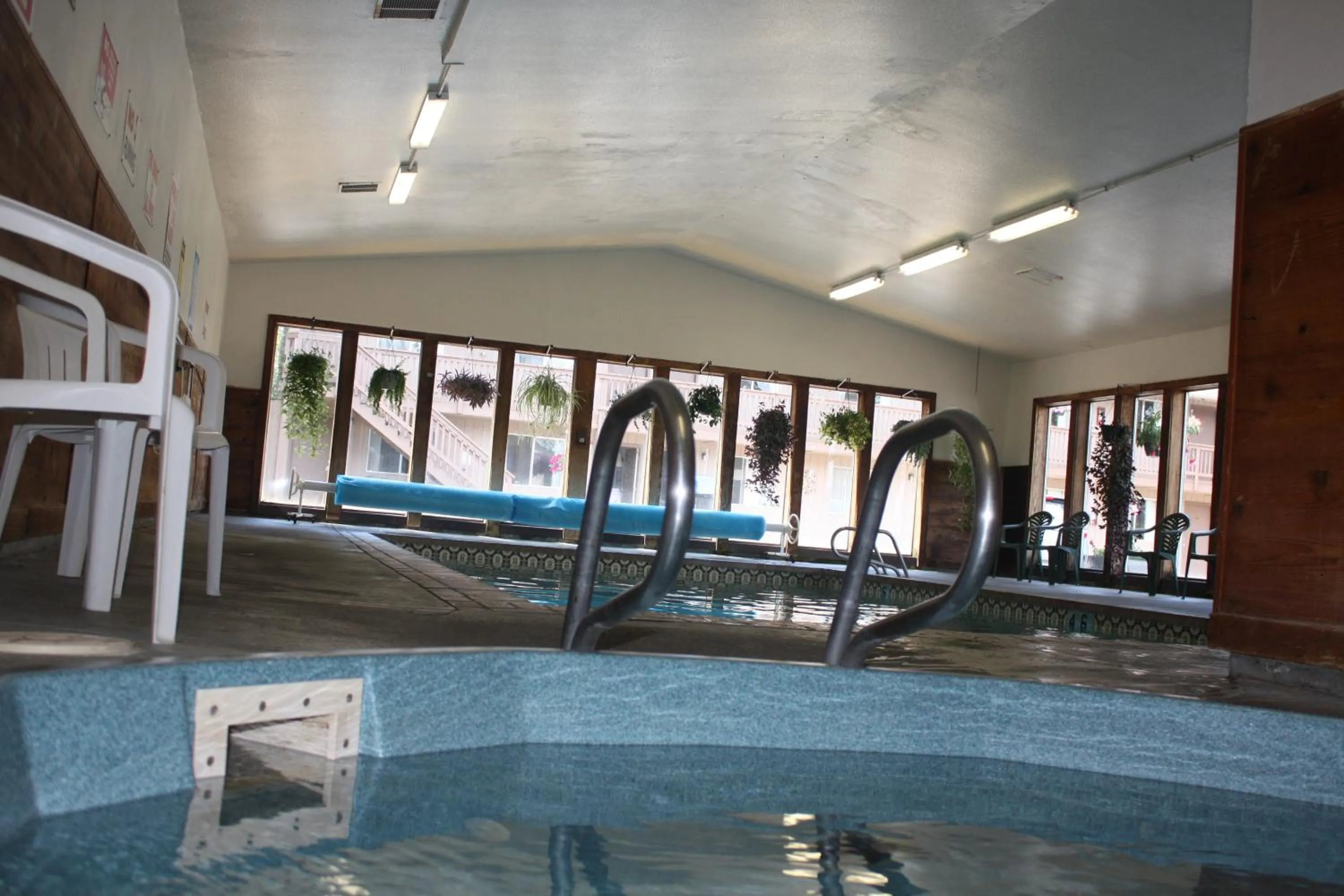 Swimming pool in Economy Inn