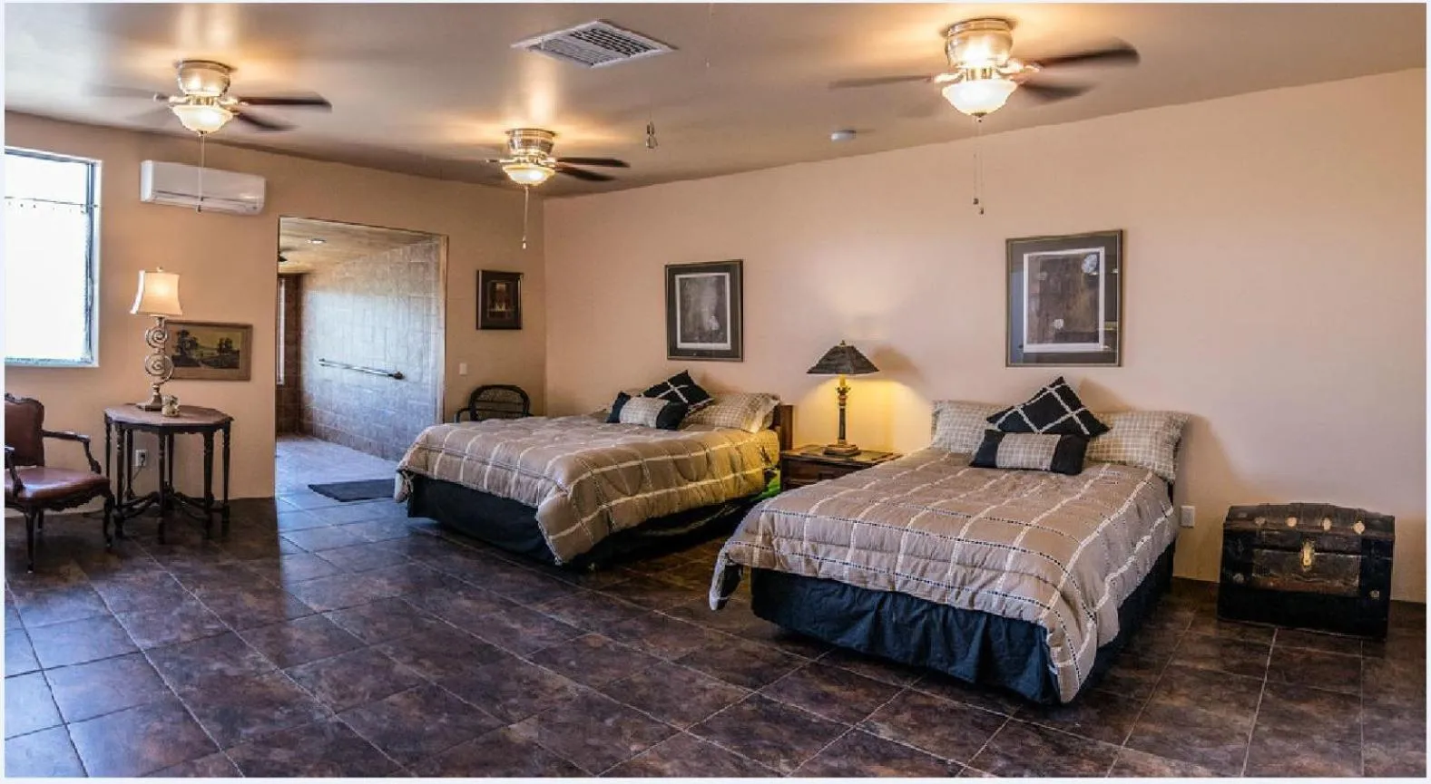 Photo of the whole room, Bed in Turtle Back Mesa Bed and Breakfast