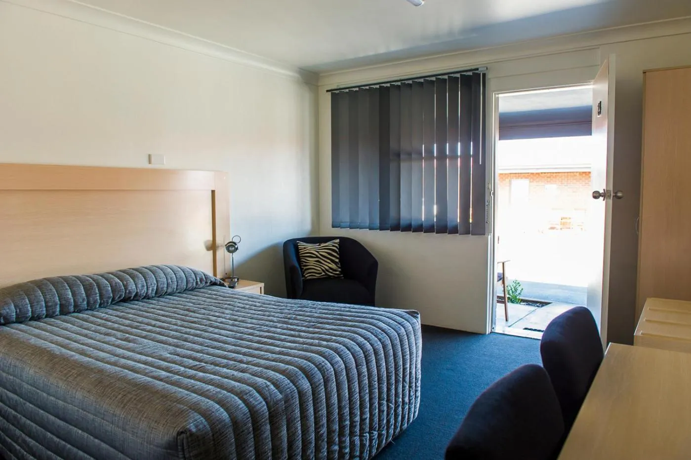 Bedroom, Bed in Cherry Blossom Motor Inn