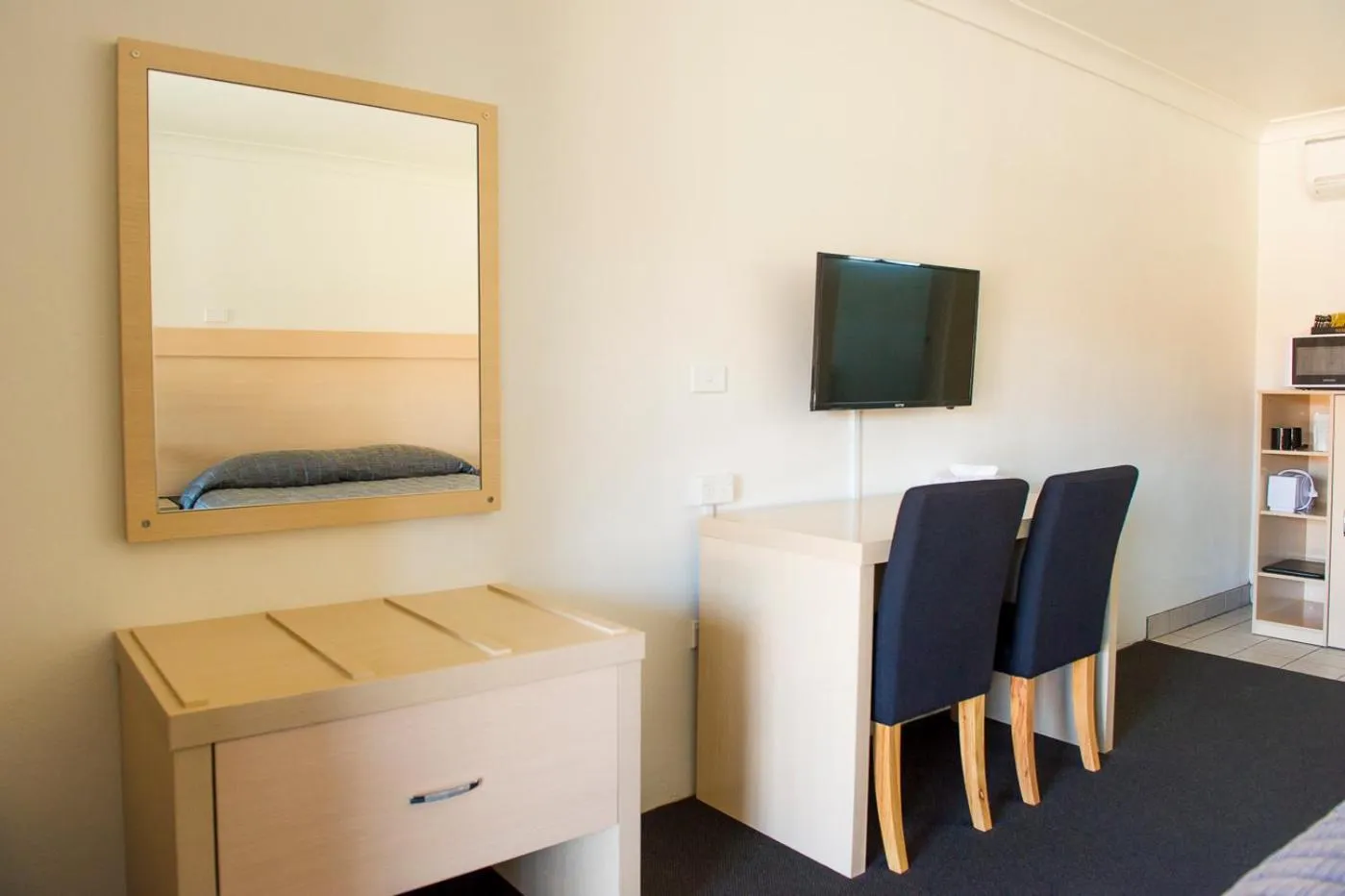 TV and multimedia in Cherry Blossom Motor Inn