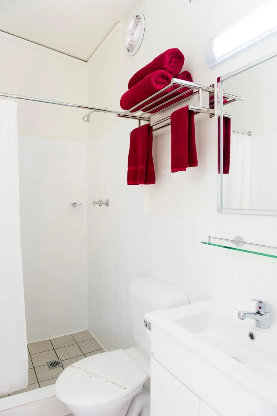 Bathroom in Cherry Blossom Motor Inn