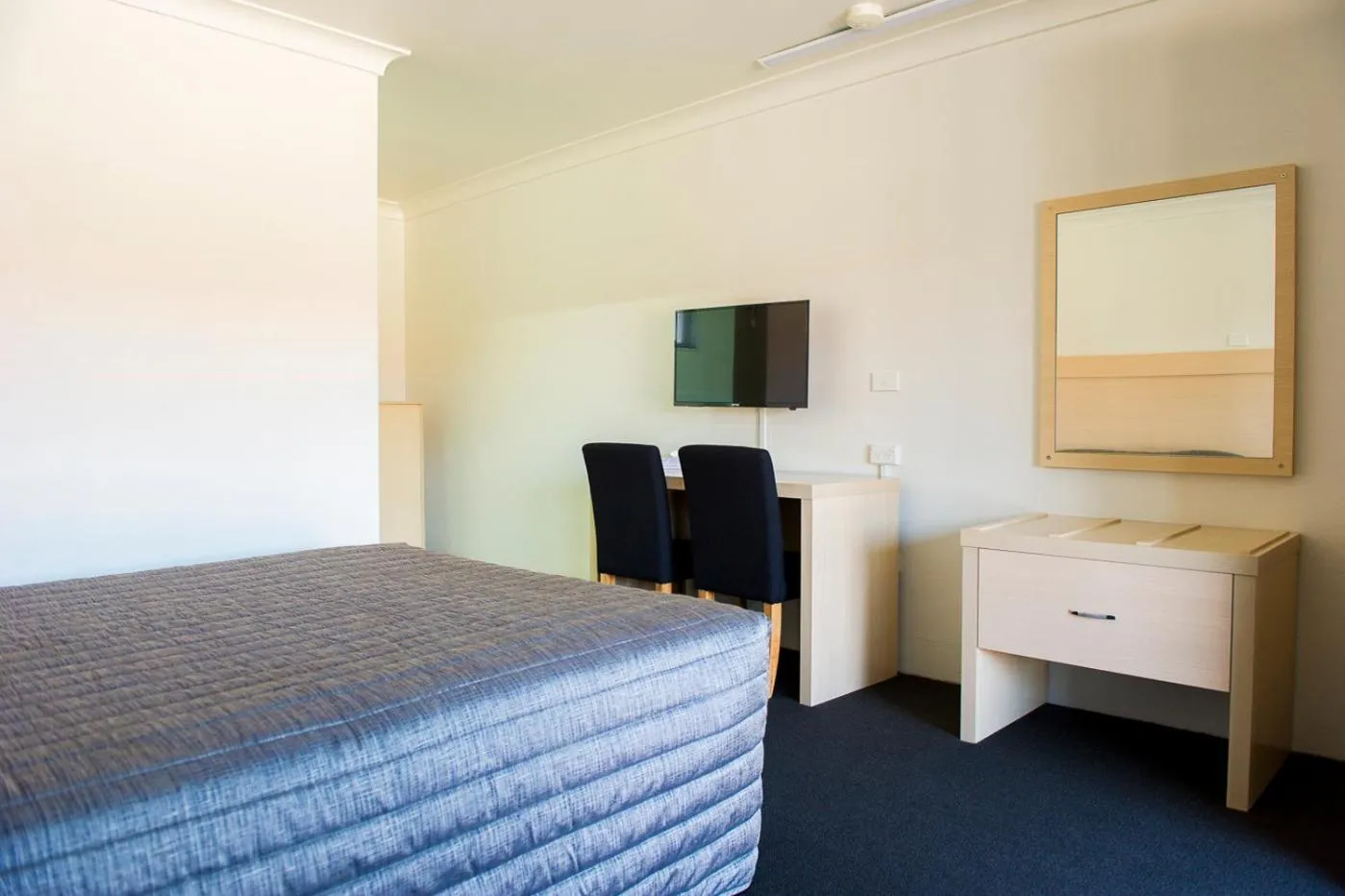 Photo of the whole room, Bed in Cherry Blossom Motor Inn