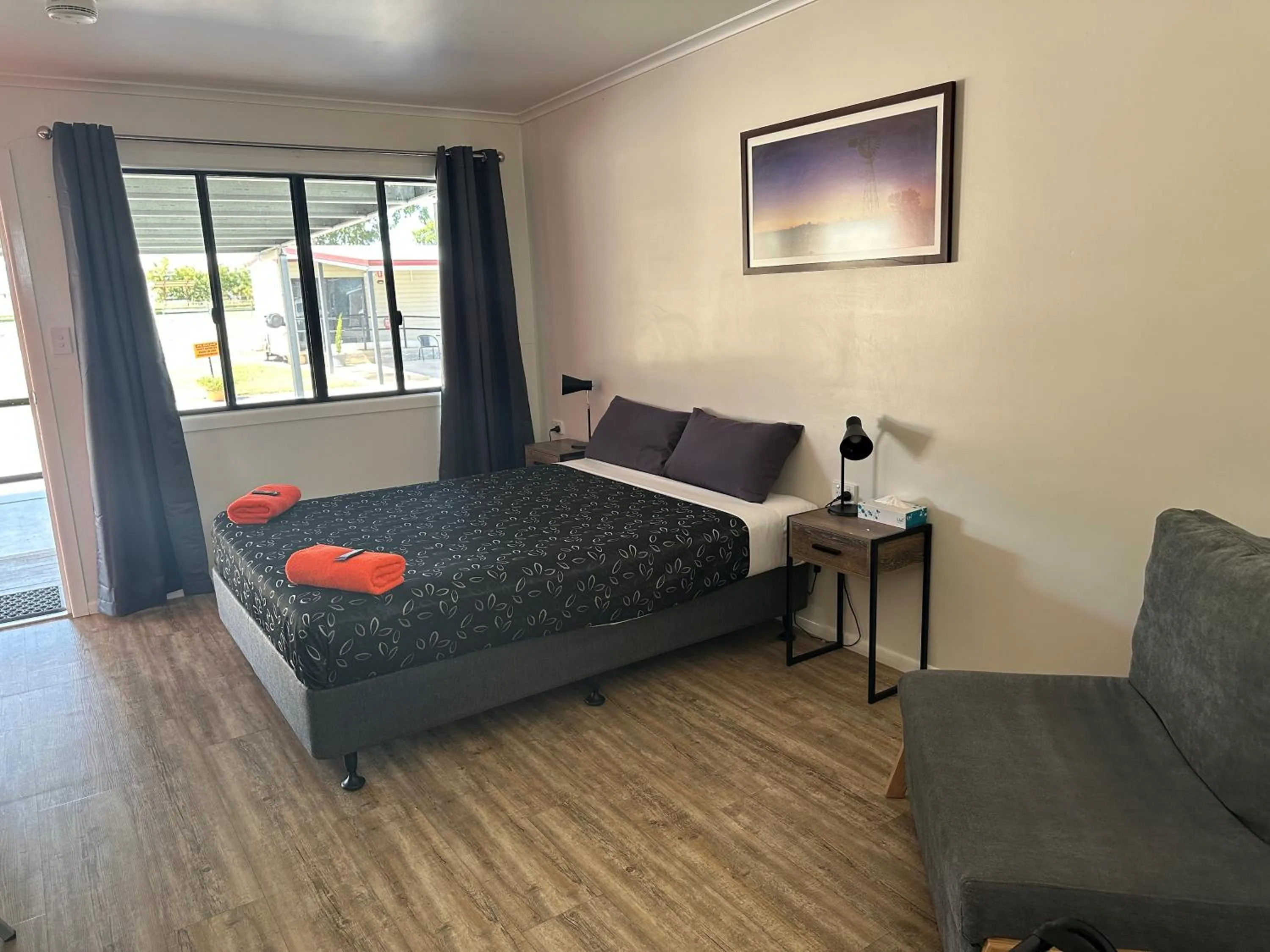 Bedroom, Bed in Winton Outback Motel