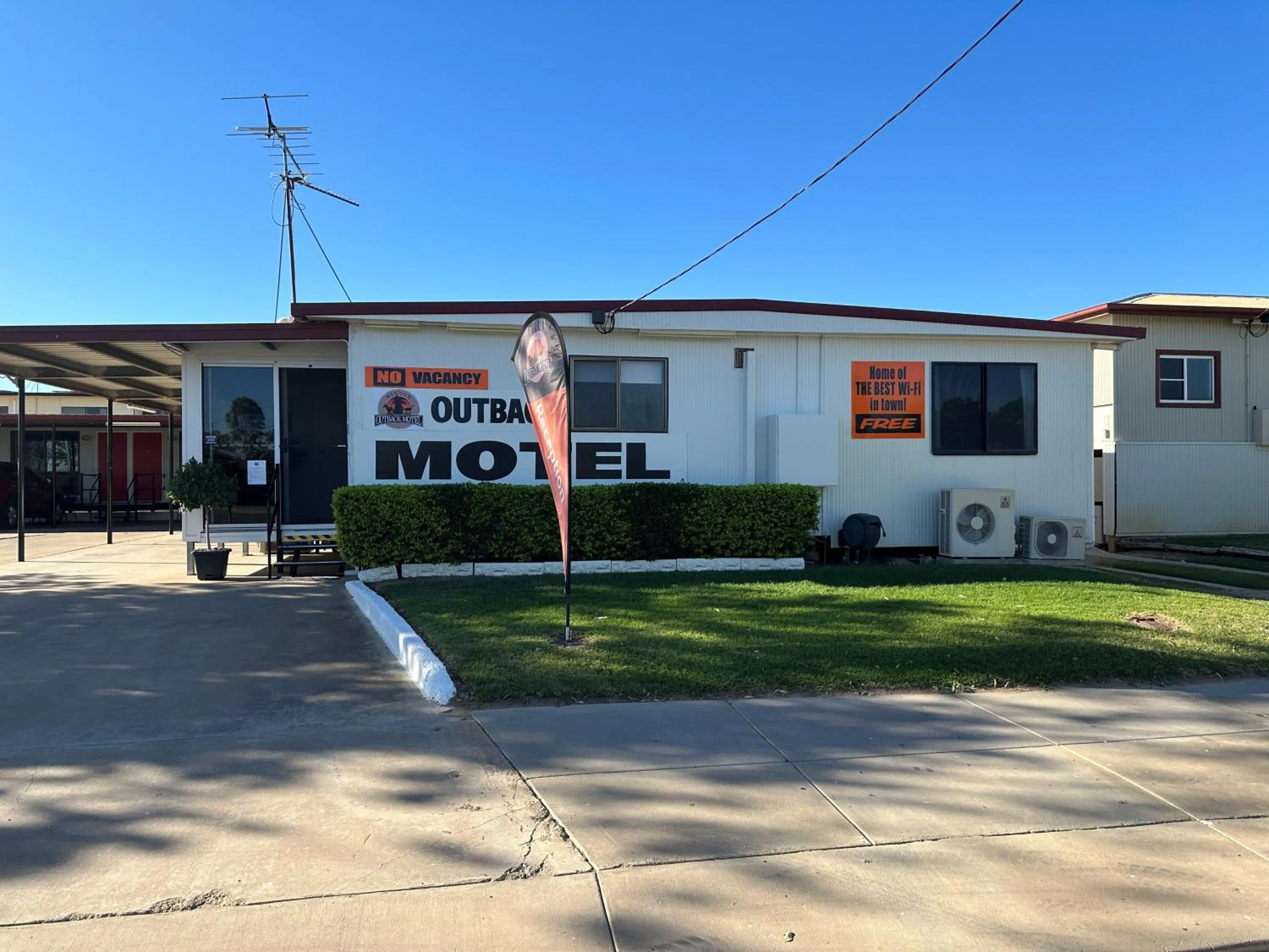 Facade/entrance in Winton Outback Motel