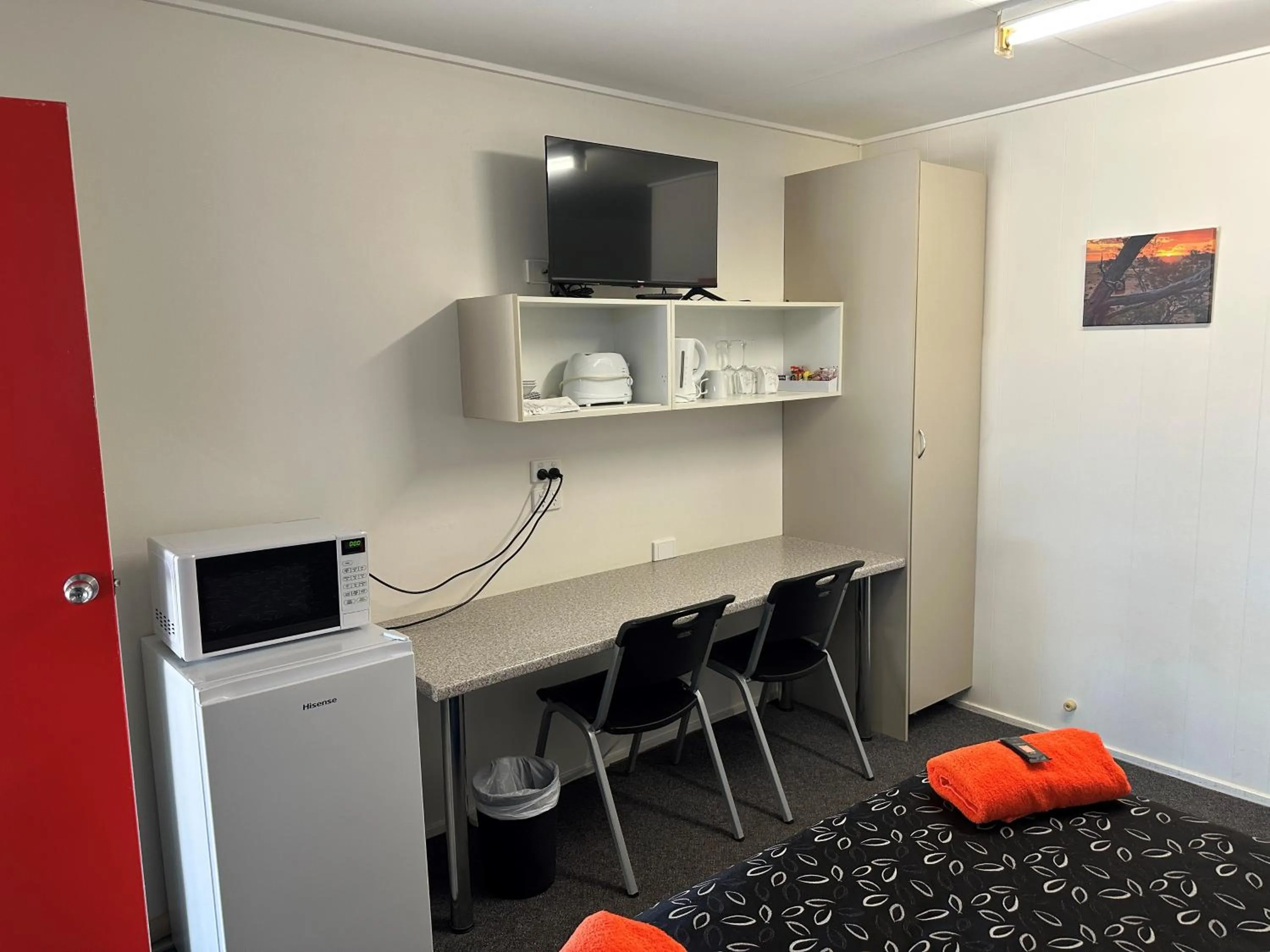 wardrobe in Winton Outback Motel