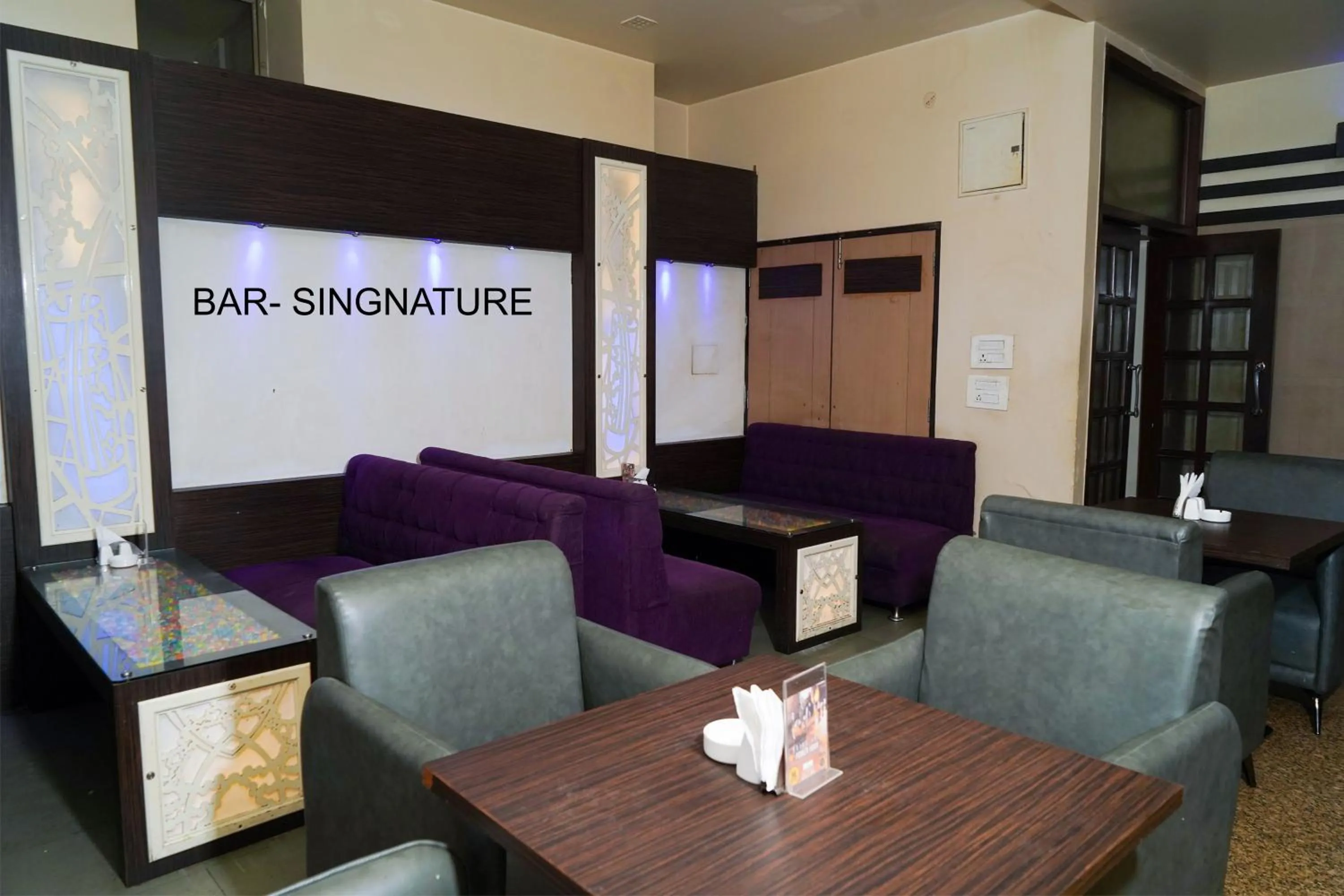 Lounge or bar in Hotel Yash Regency