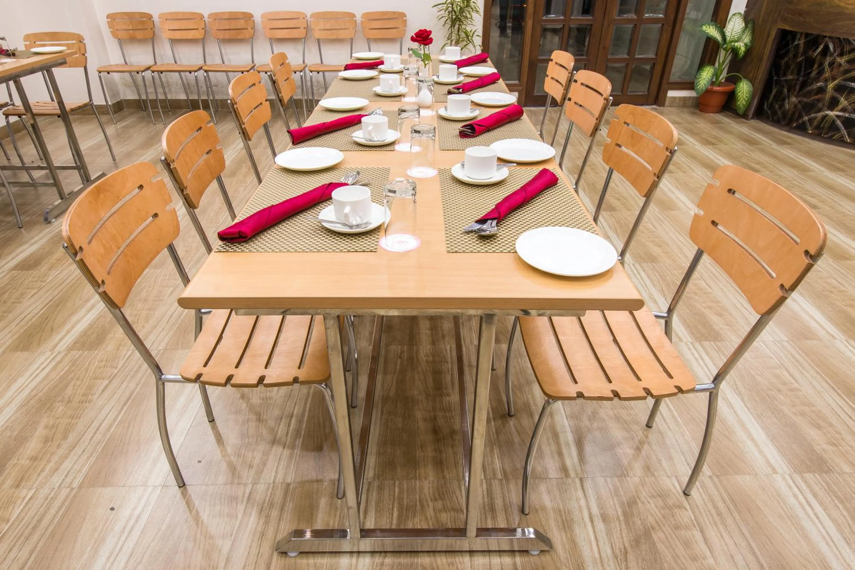 Restaurant/Places to Eat in Hotel Yash Regency