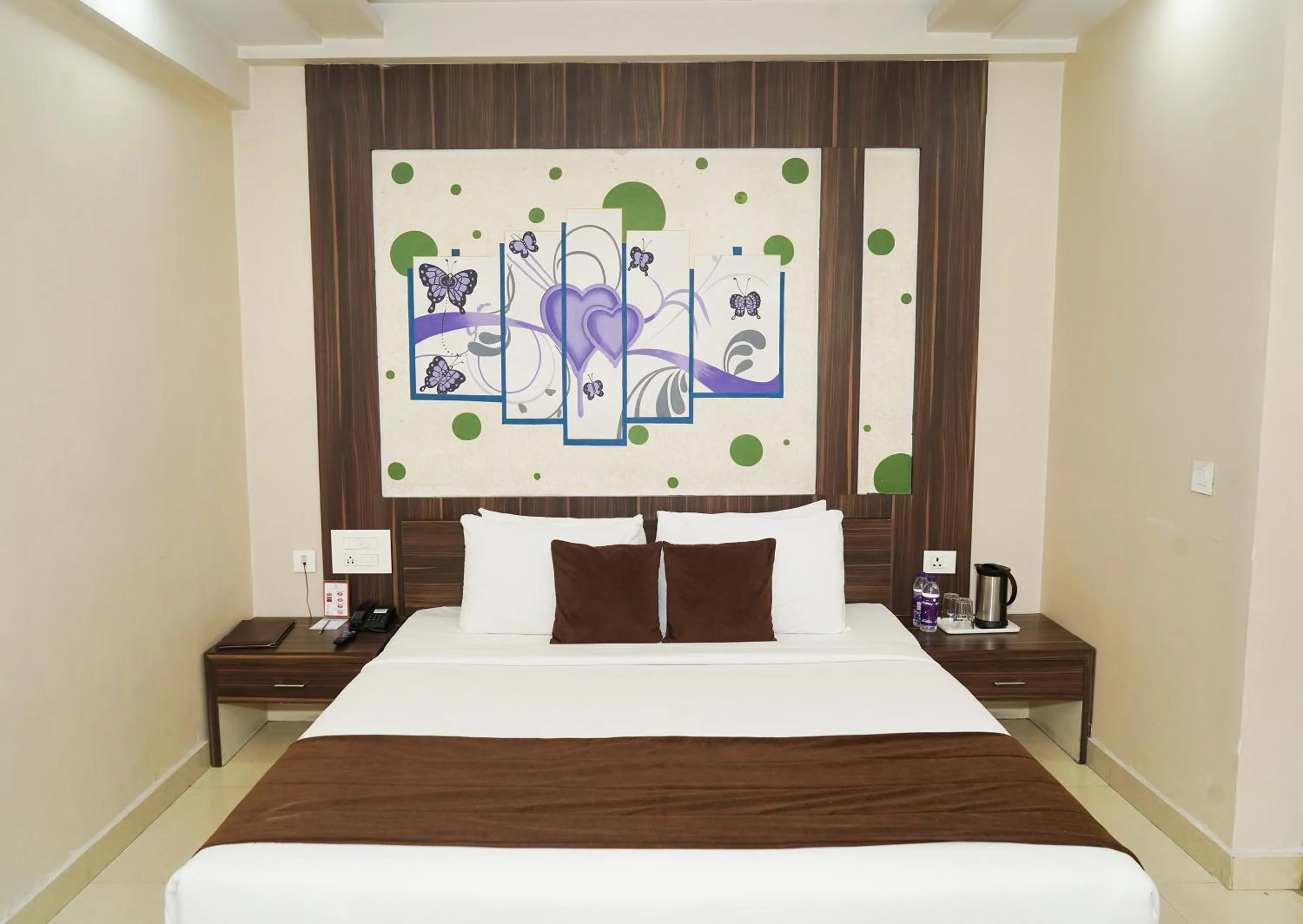 Bed in Hotel Yash Regency