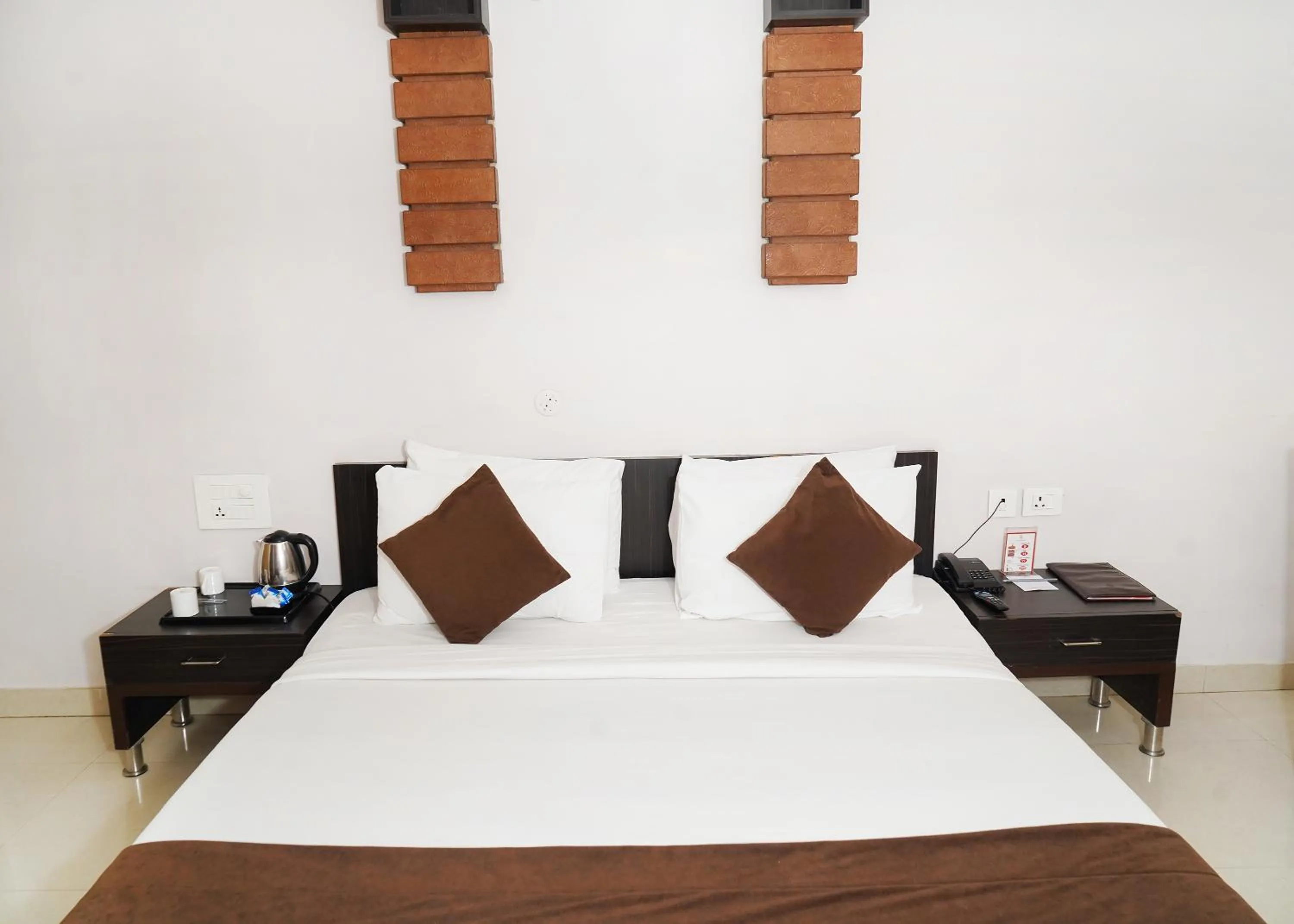Bed in Hotel Yash Regency