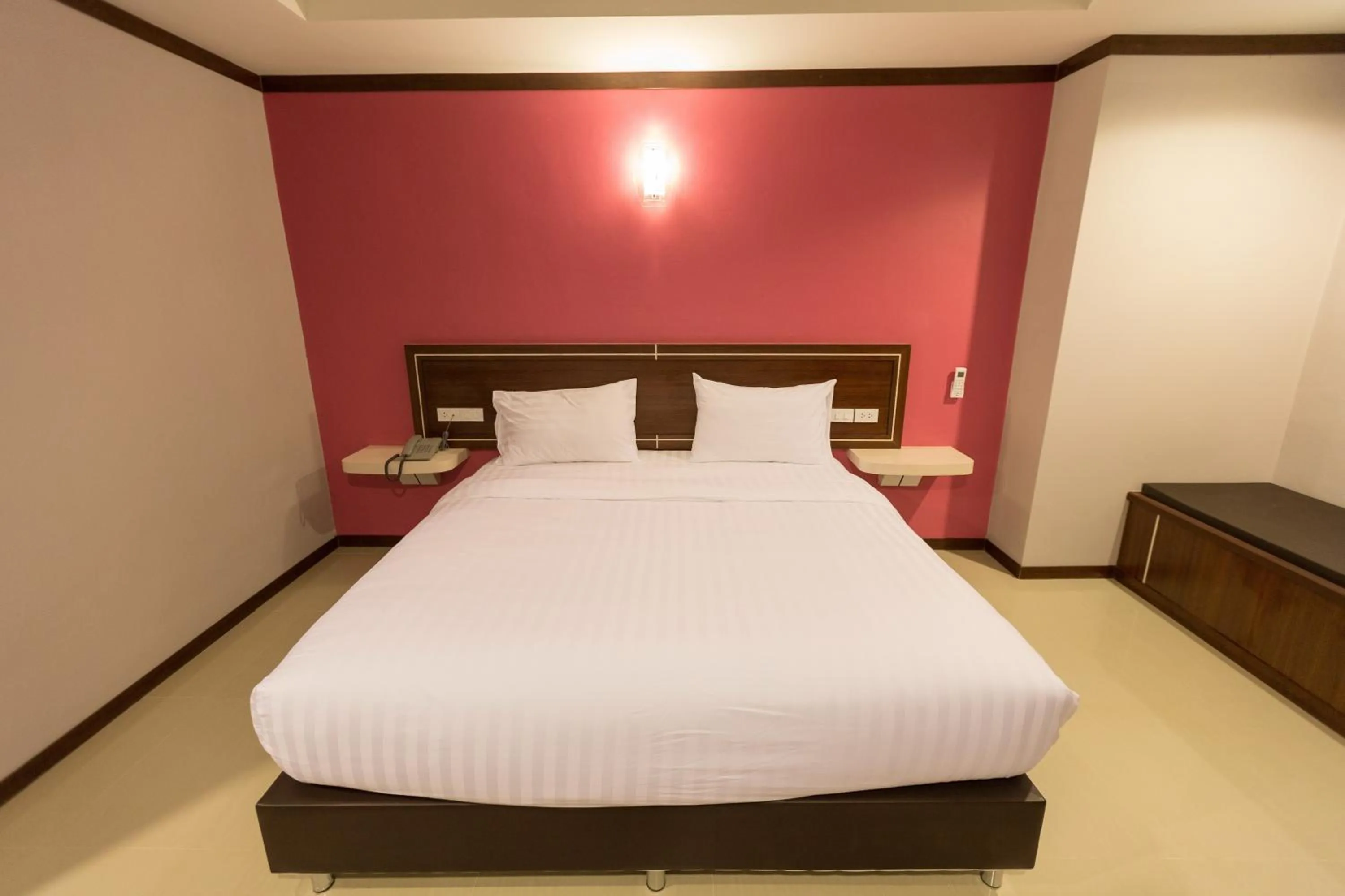 Bed in Thungtawan Hotel