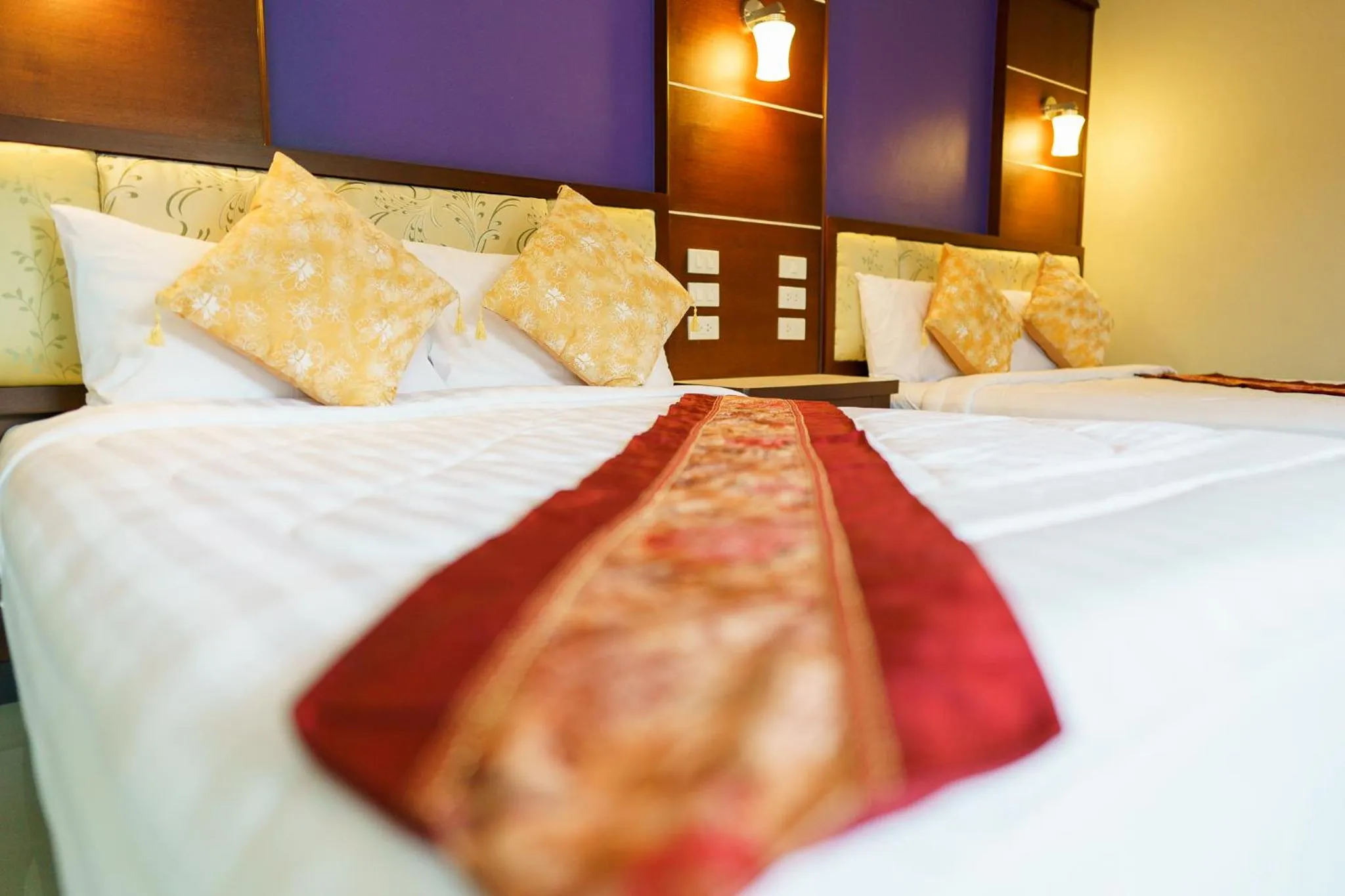 Bed in Thungtawan Hotel