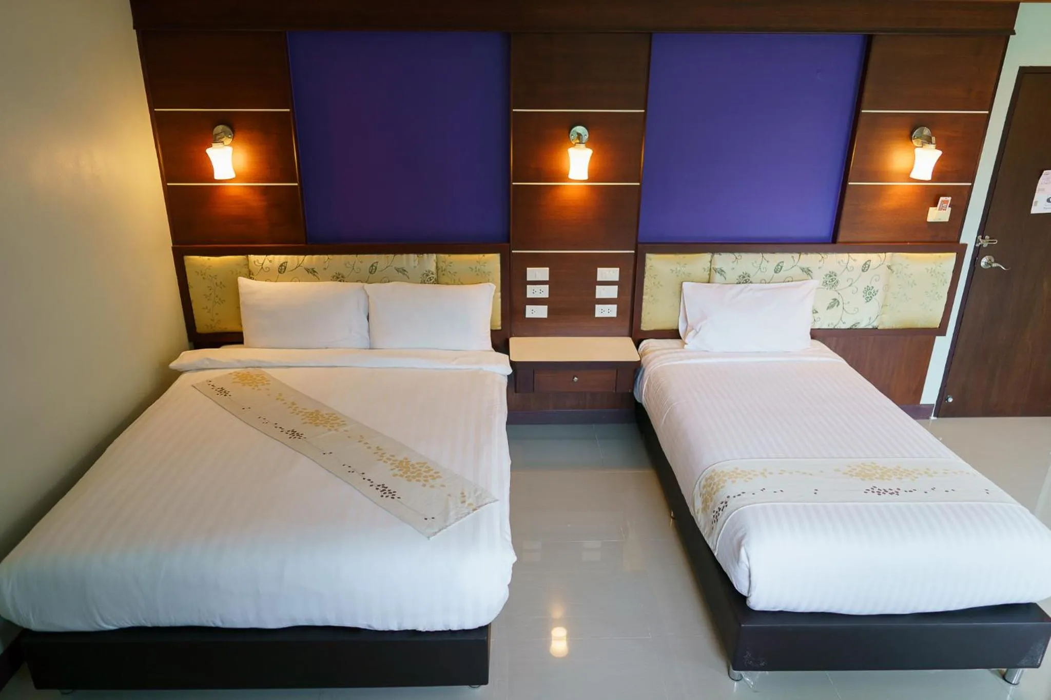 Bed in Thungtawan Hotel