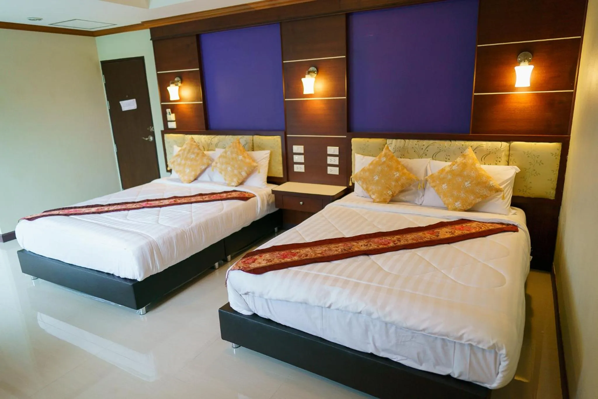 Bed in Thungtawan Hotel