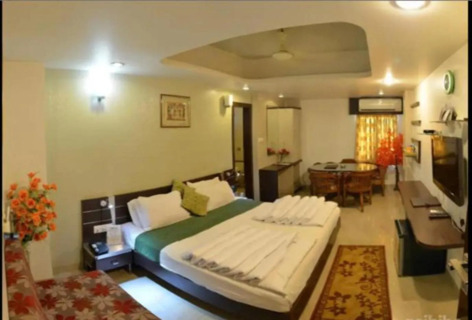Living room, Bed in Hotel Shree Vatika