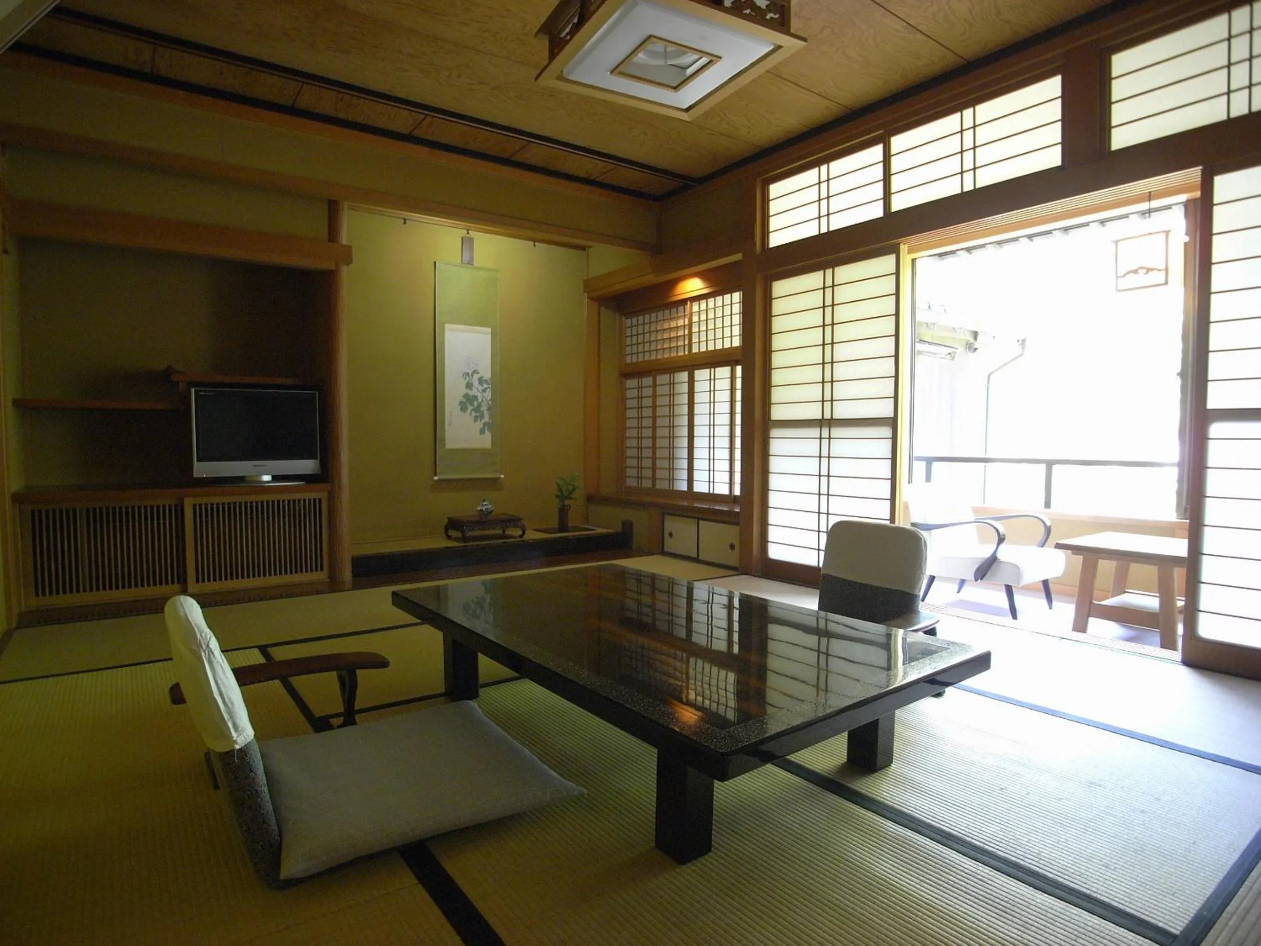 Photo of the whole room in Motoyu Ishiya