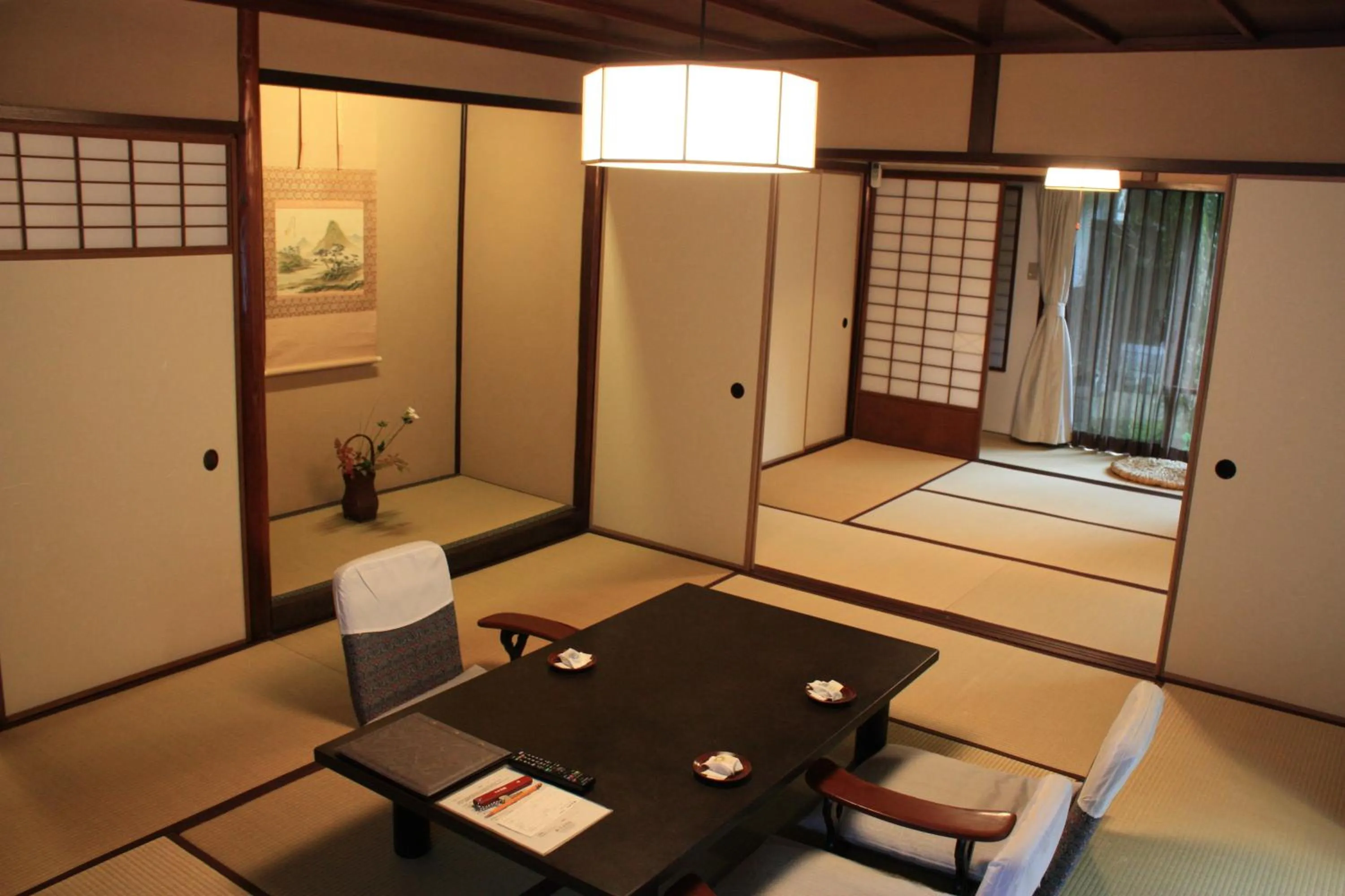 Photo of the whole room, Bed in Motoyu Ishiya