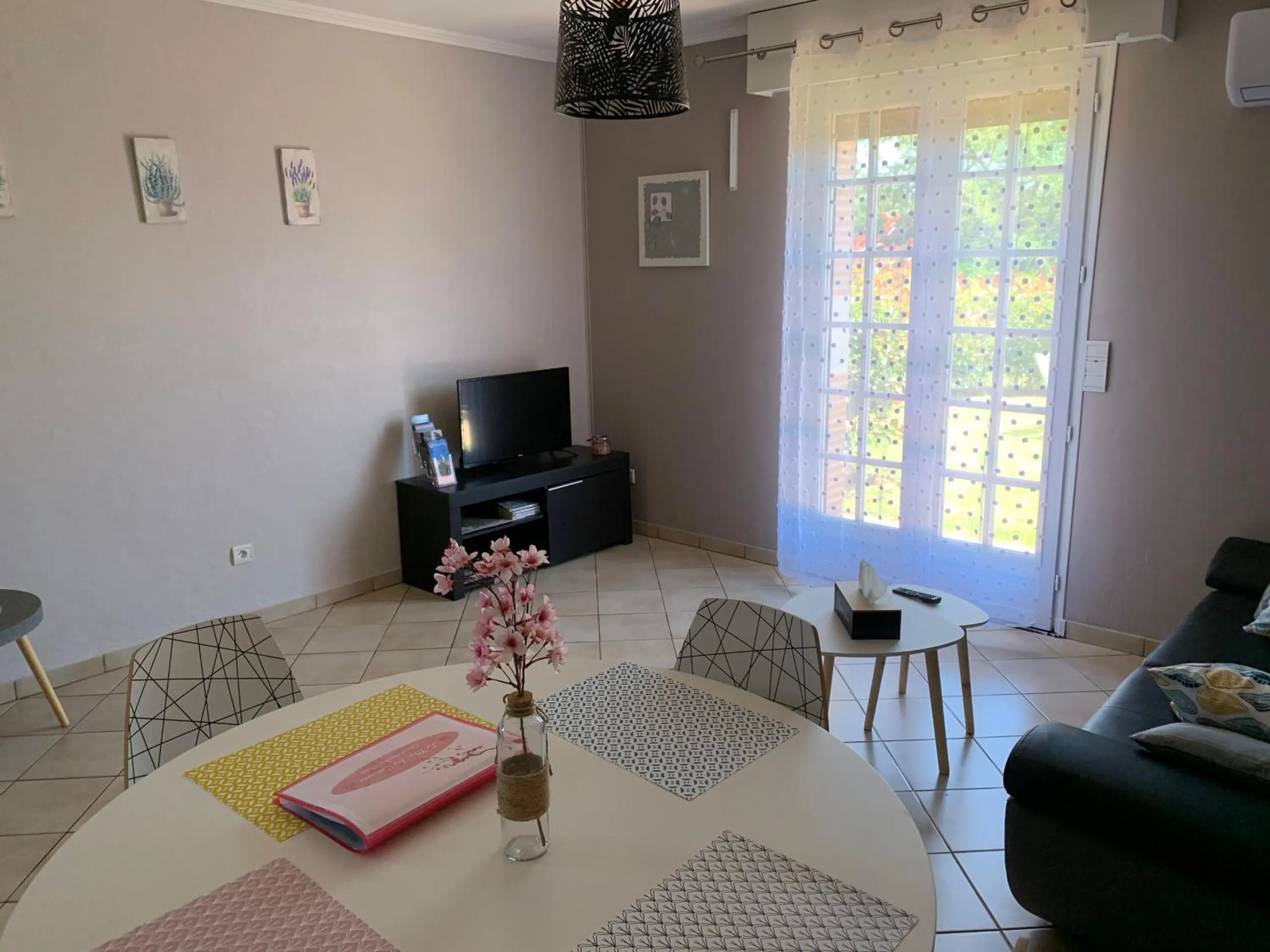 Apartment with Garden View in le mas des cerisiers le temple sur lot