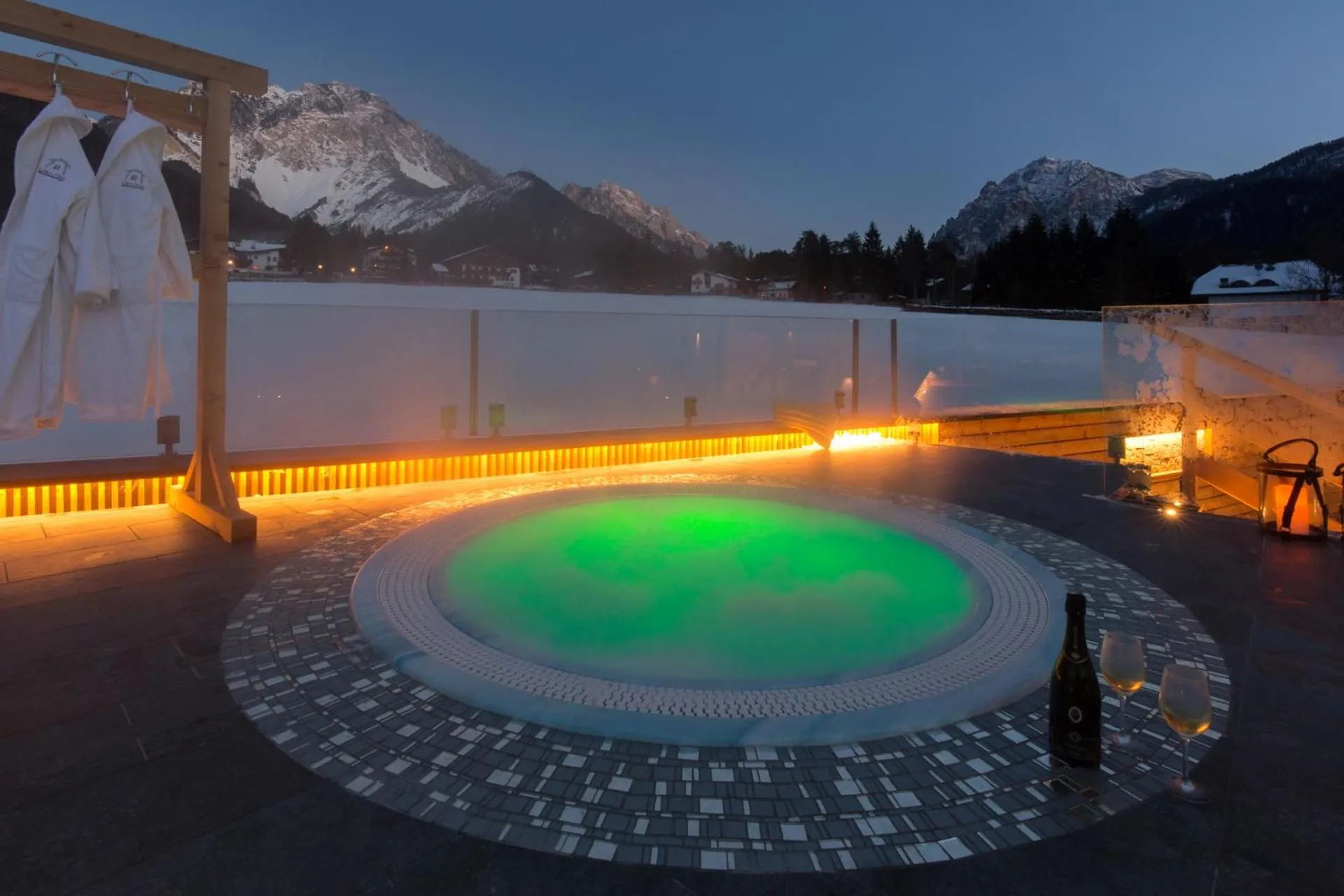 Hot Tub in Mountainlodge Luxalpine
