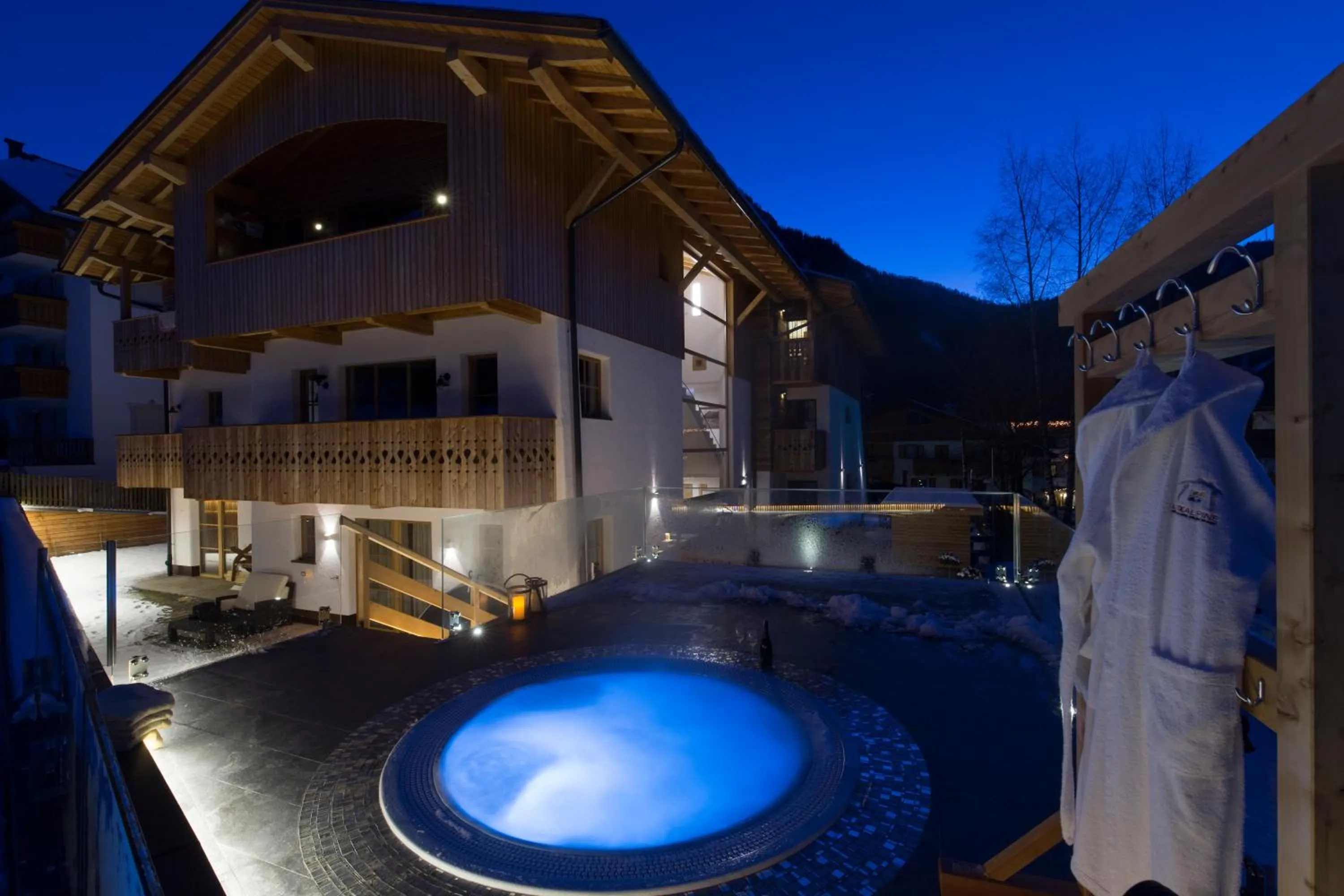Hot Tub in Mountainlodge Luxalpine
