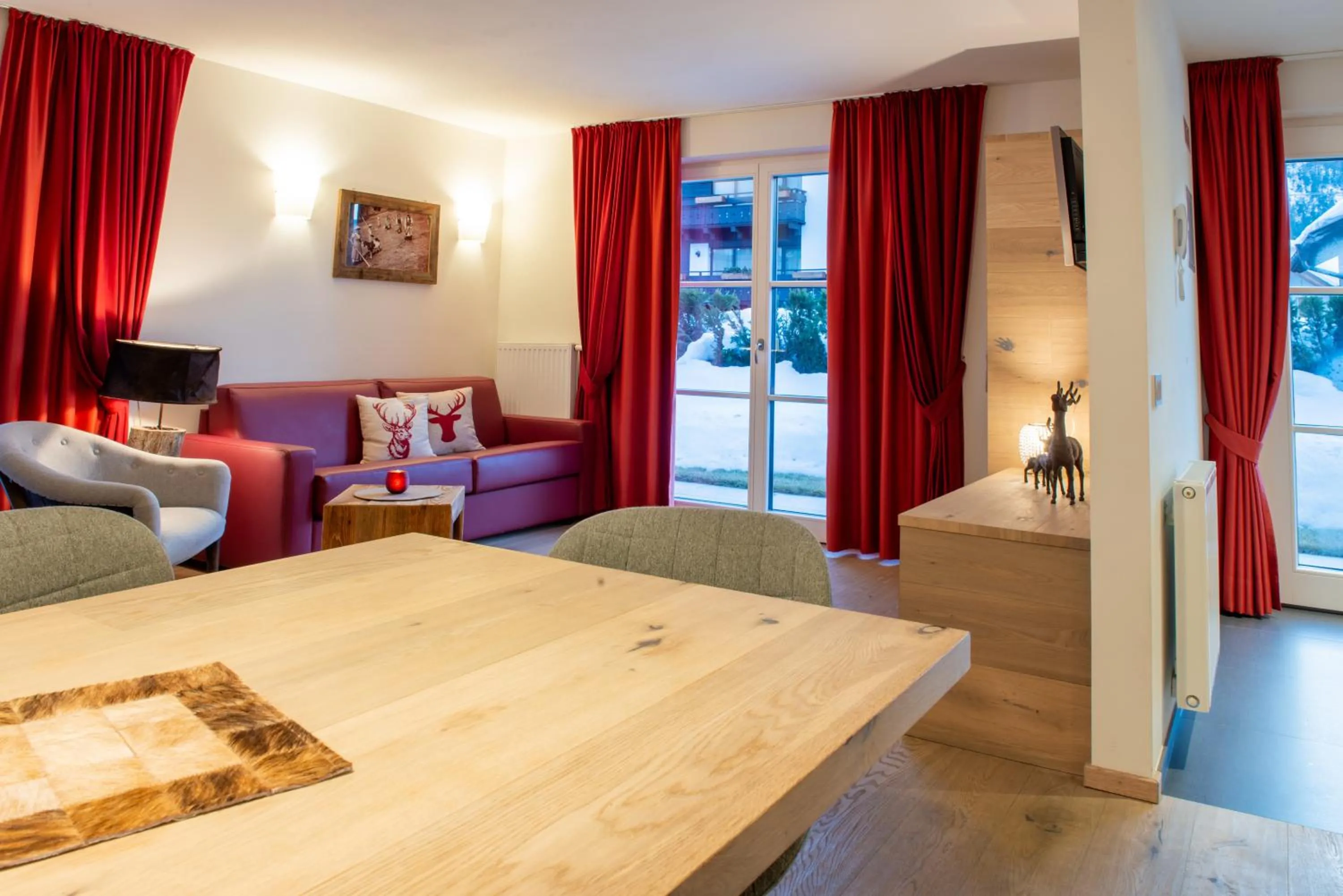 Photo of the whole room in Mountainlodge Luxalpine