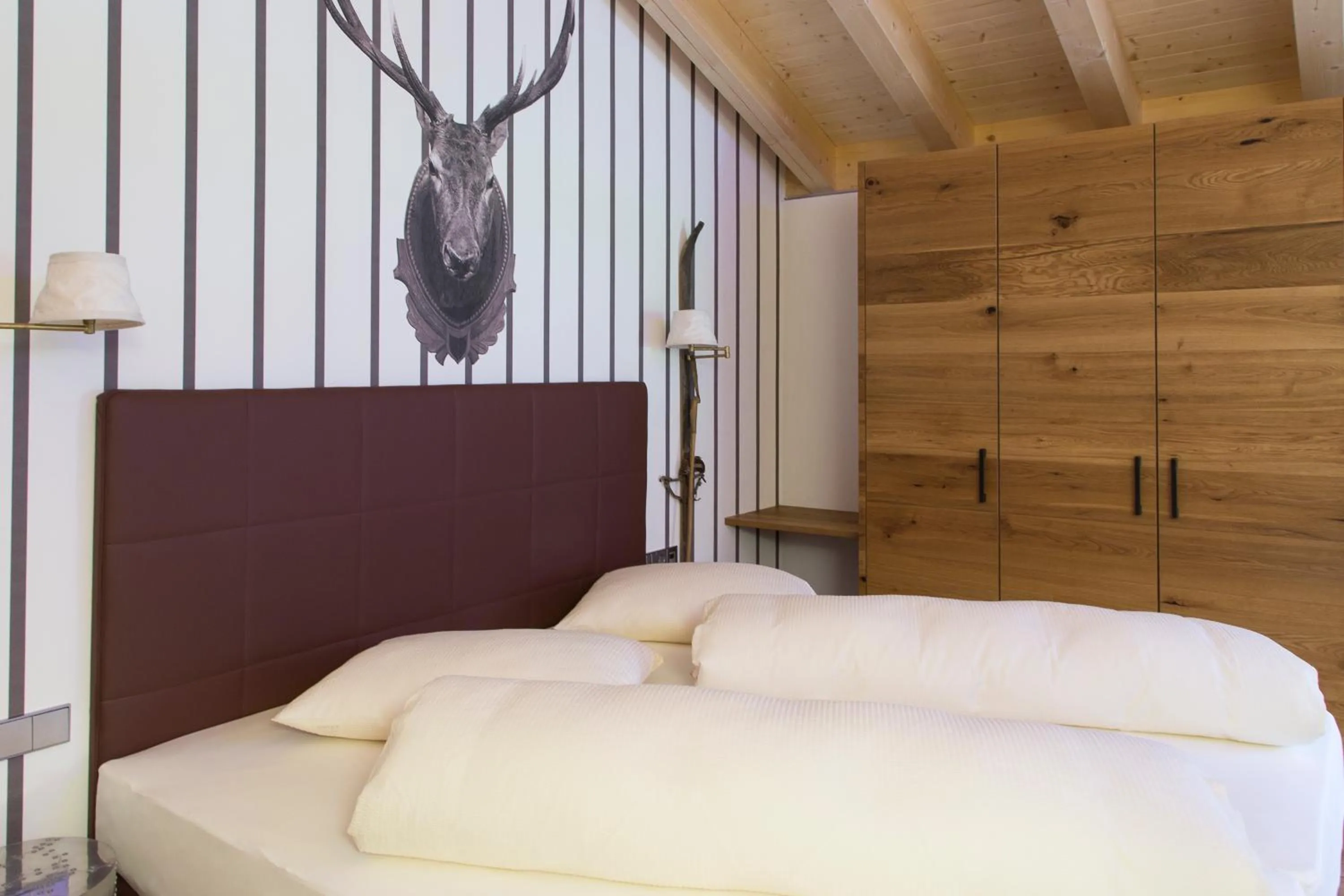 Shower, Bed in Mountainlodge Luxalpine