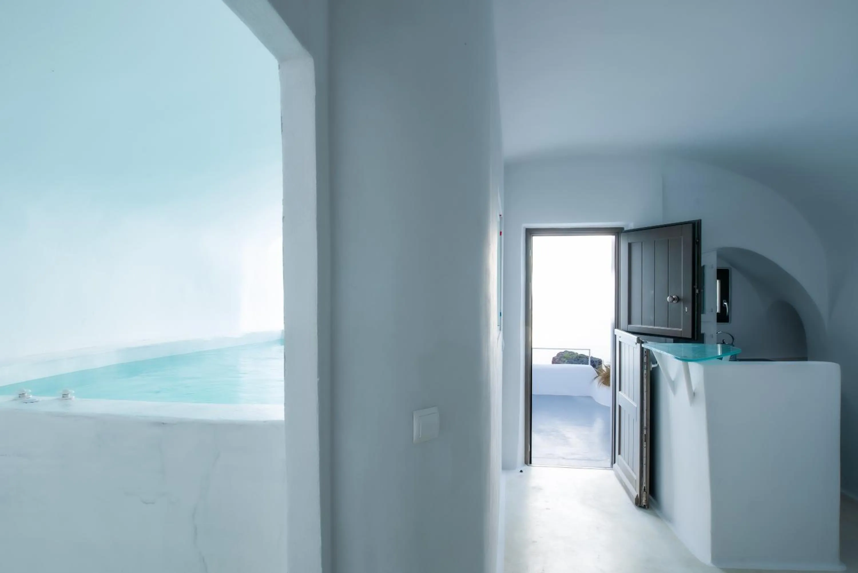 Photo of the whole room, Bed in Heavens Edge