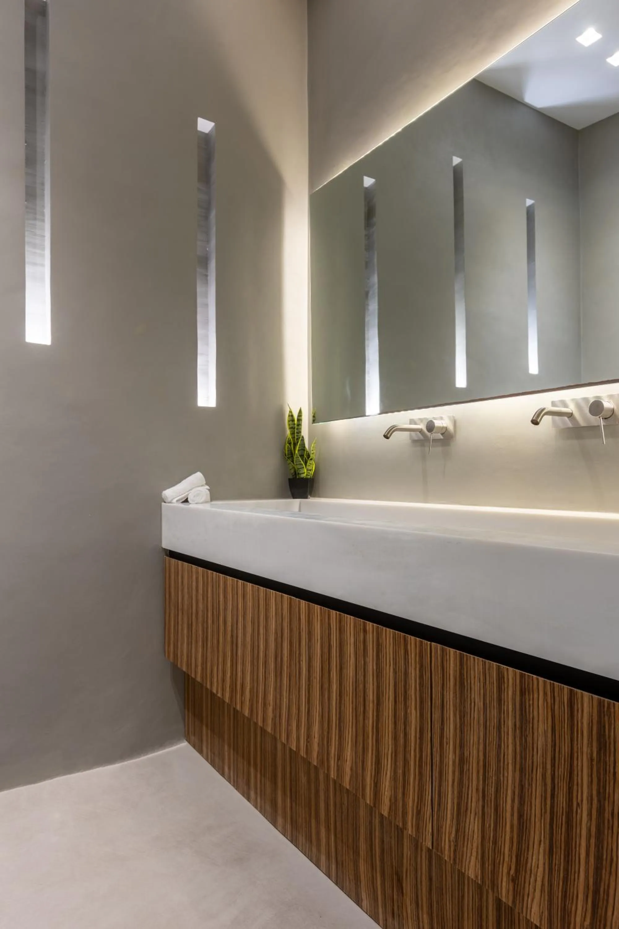 Bathroom in Heavens Edge