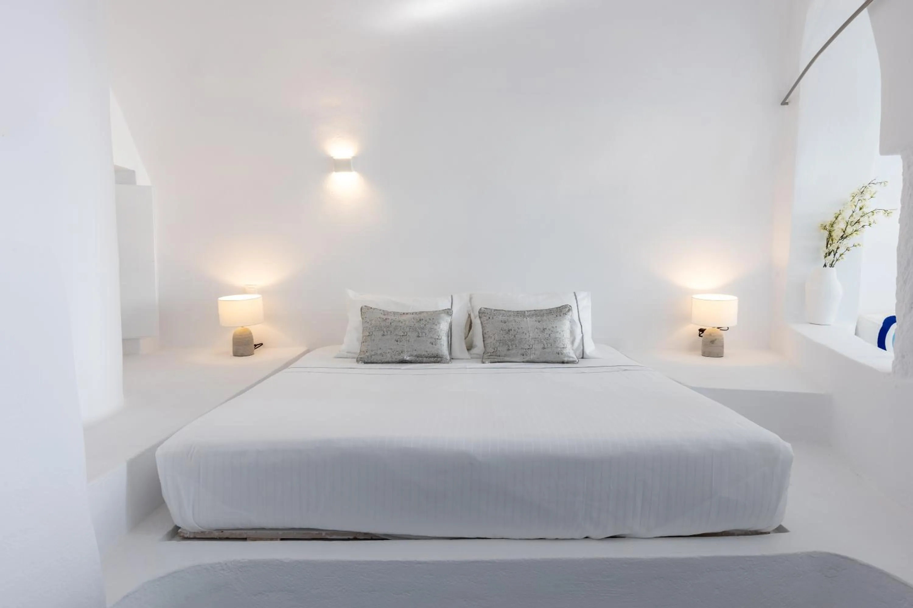 Bedroom, Bed in Heavens Edge