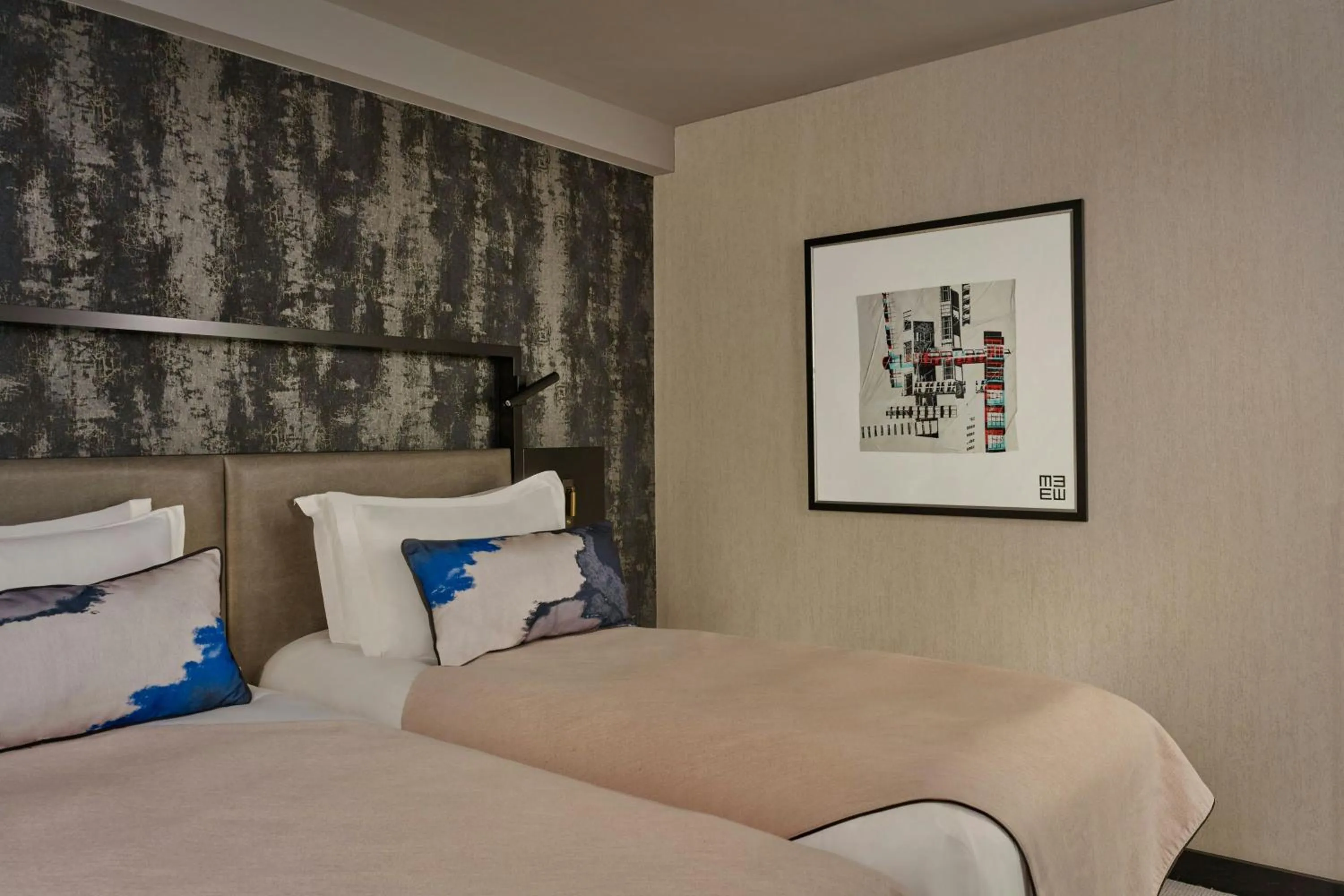 Photo of the whole room, Bed in Montcalm East, Autograph Collection