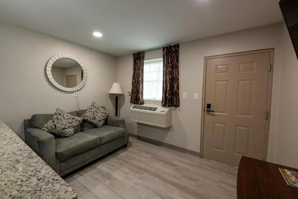 Living room in Lock Haven Grandview Hotel