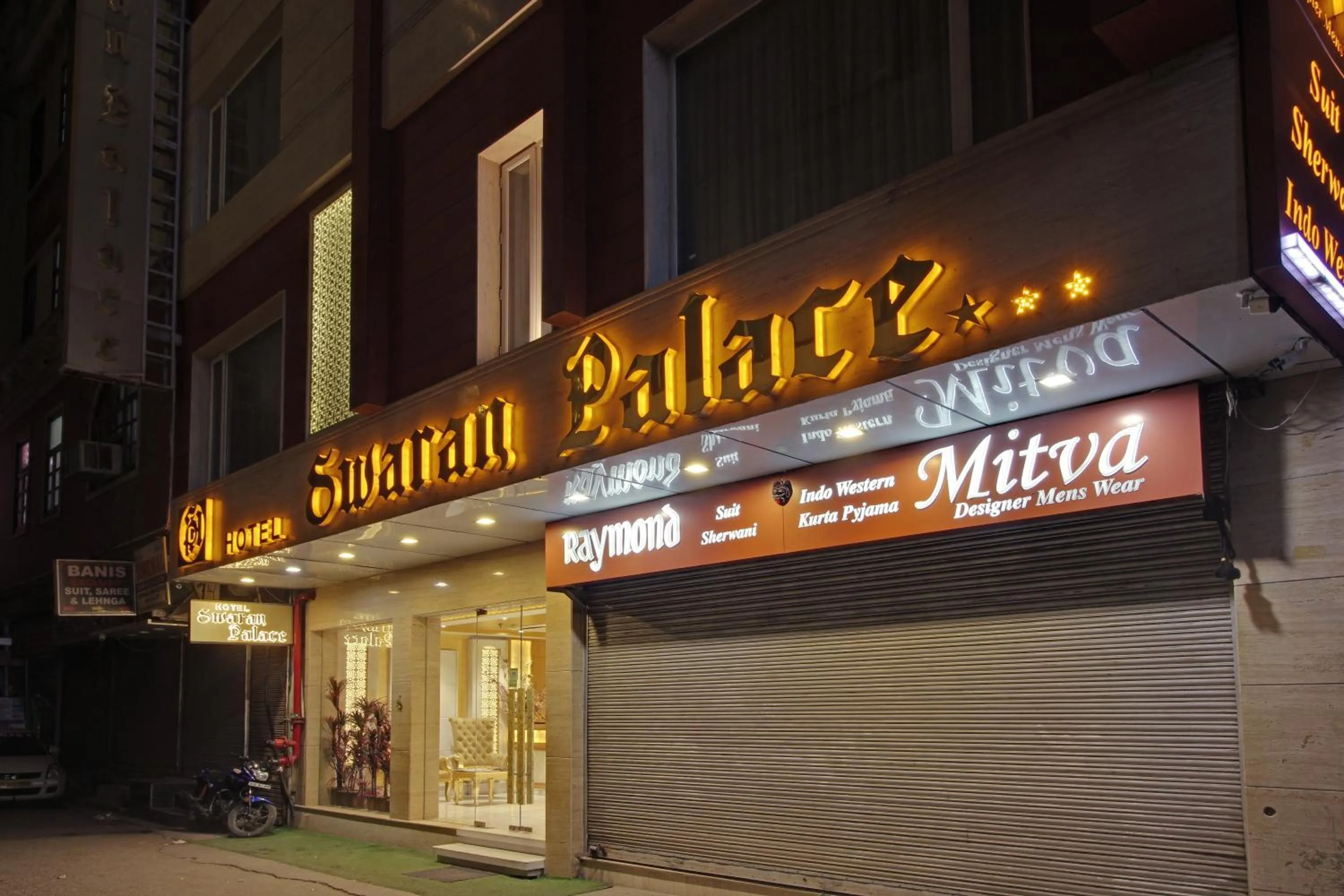 Facade/entrance in Hotel Swaran Palace