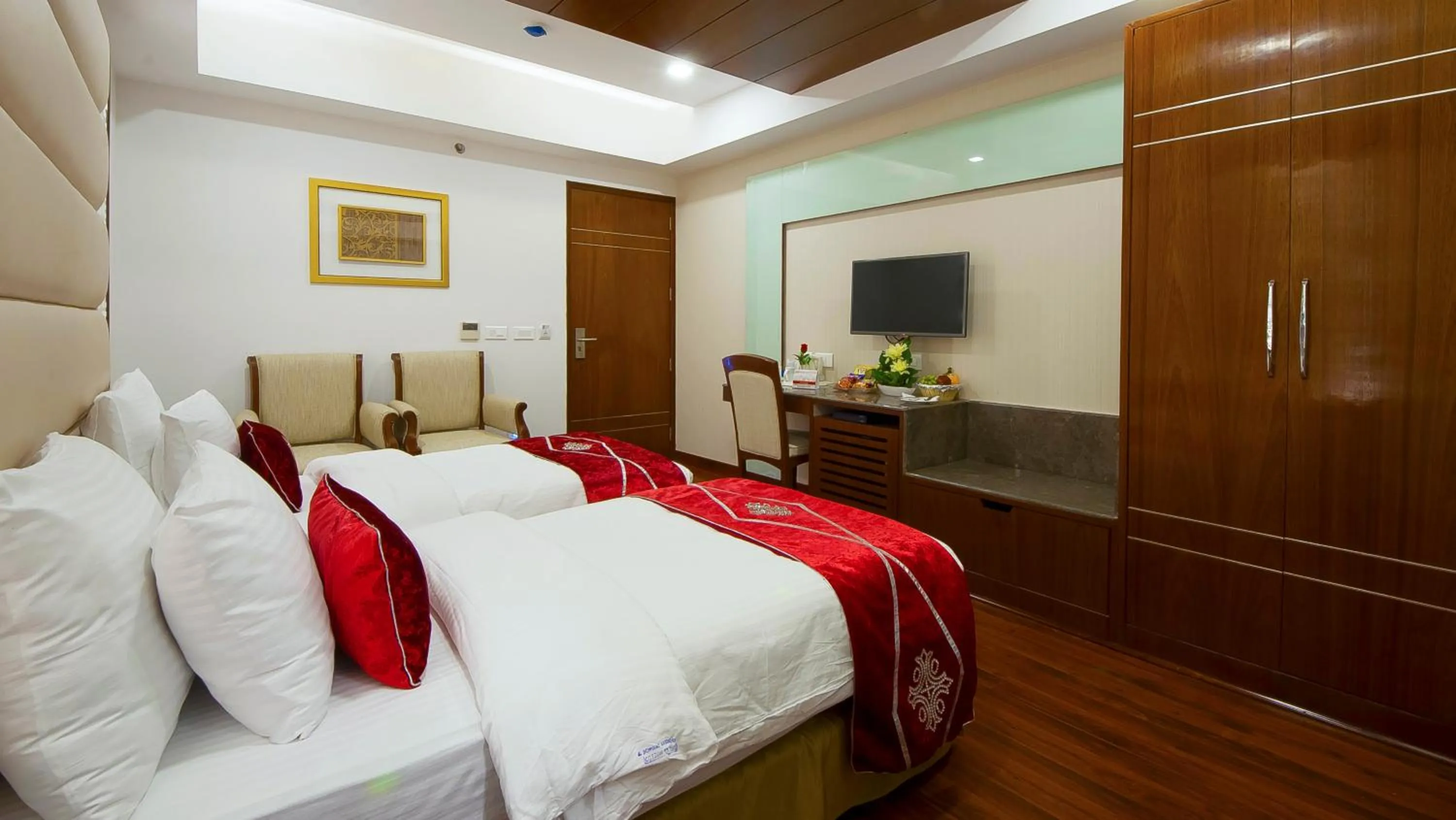 Bed in Hotel Swaran Palace