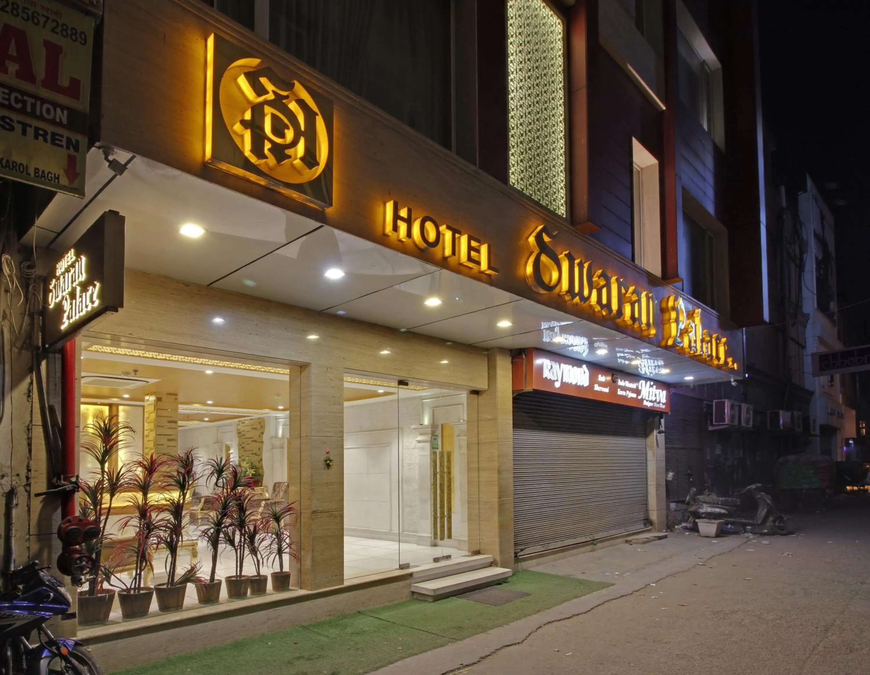 Facade/entrance in Hotel Swaran Palace